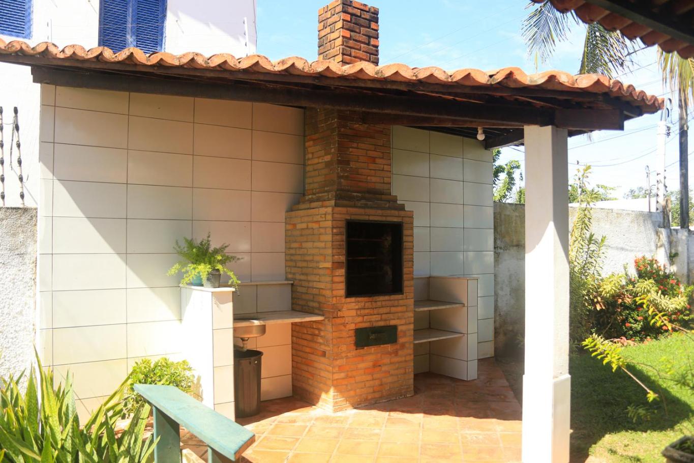 Five-Bedroom House photo 3