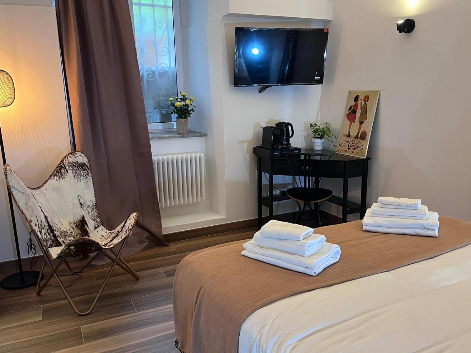 Deluxe Room (2 Adults + 1 Child)