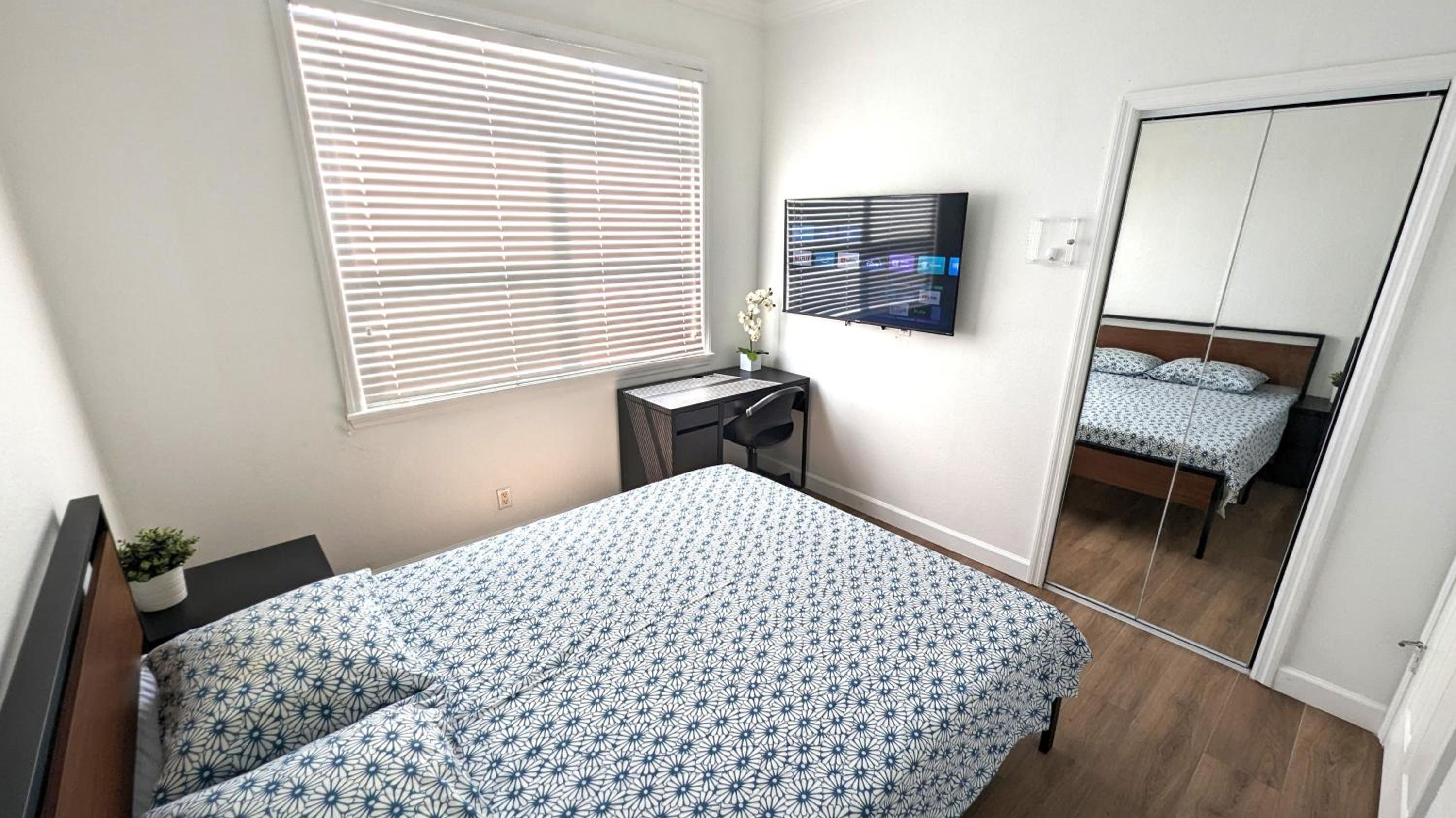 Standard Queen Zimmer