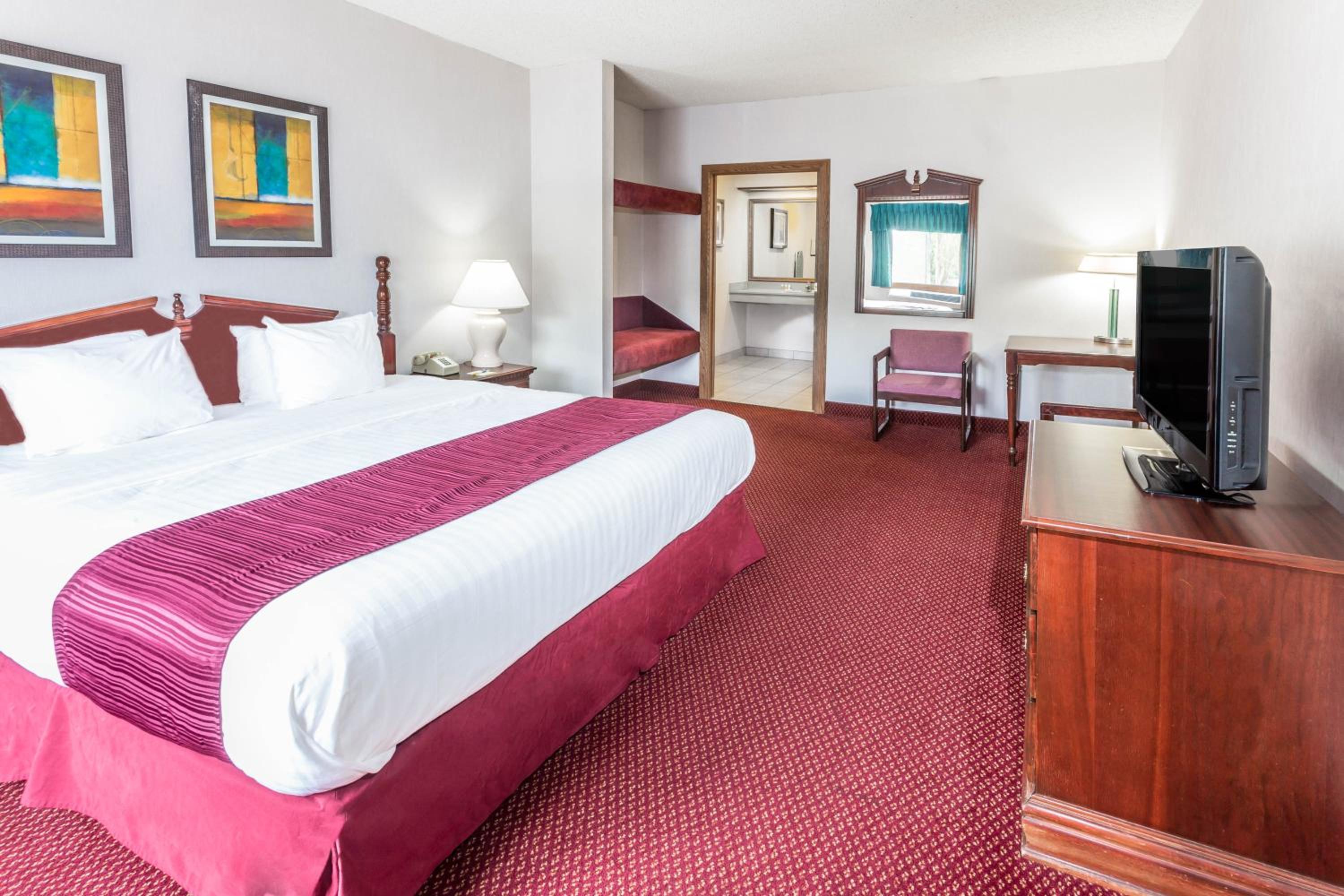 2 Full Beds | Non-Smoking, Micfridge - Photo 2