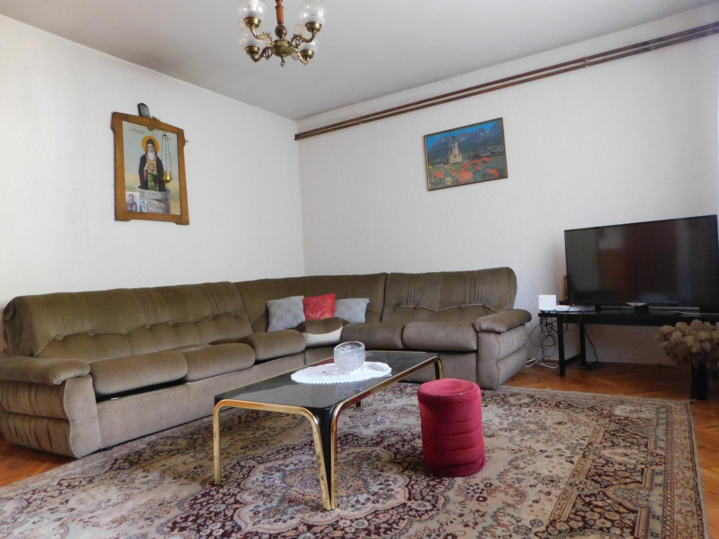 Three-Bedroom Apartment photo 3