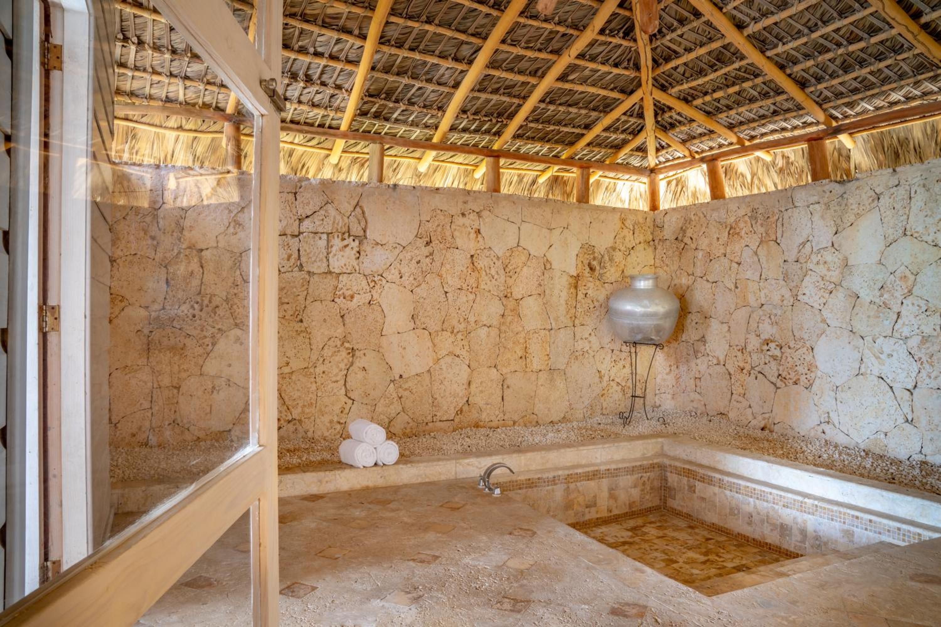 Suite - Photo 6