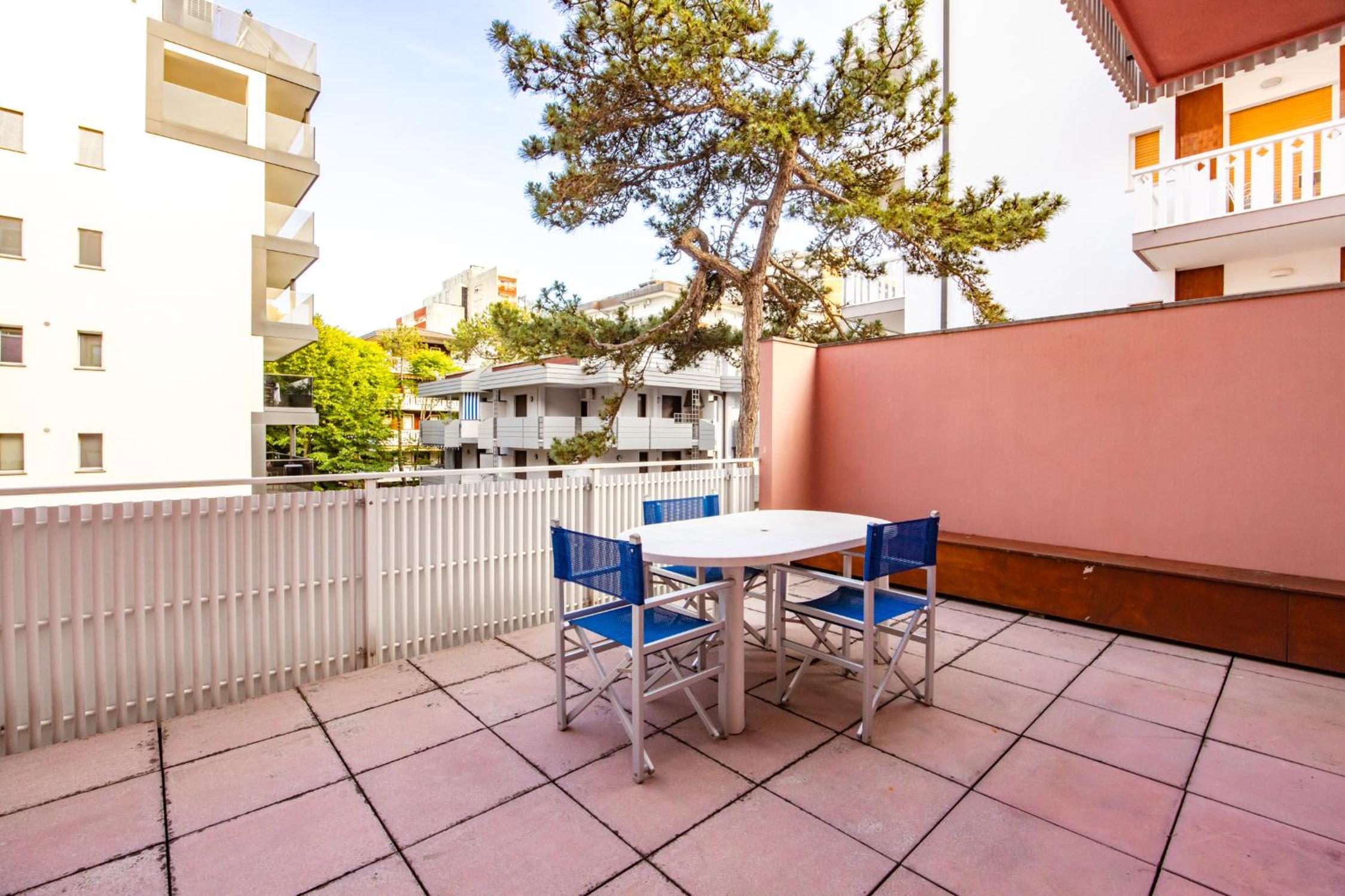 One-Bedroom Apartment with Terrace - Photo 3