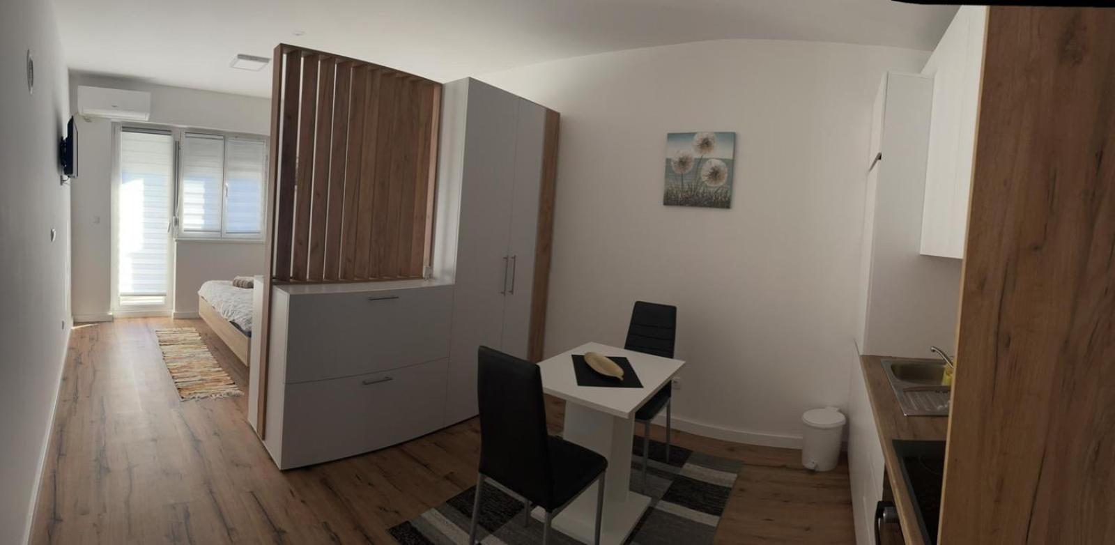 One-Bedroom Apartment photo 3