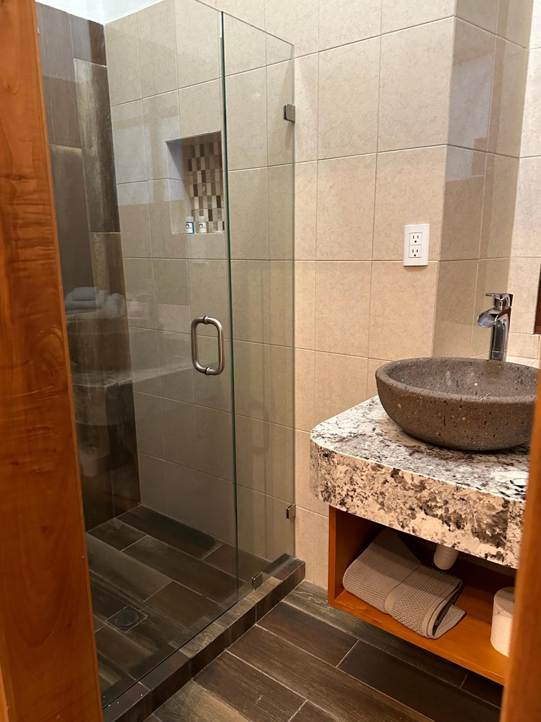 Standard Double Room - Photo 10