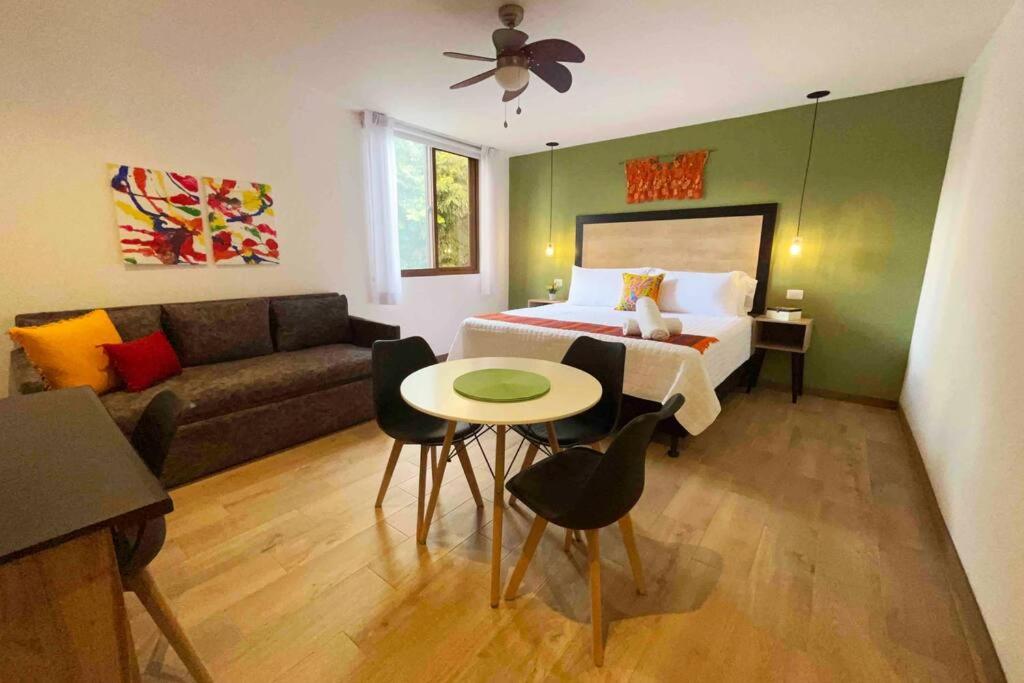 One-Bedroom Apartment photo 1