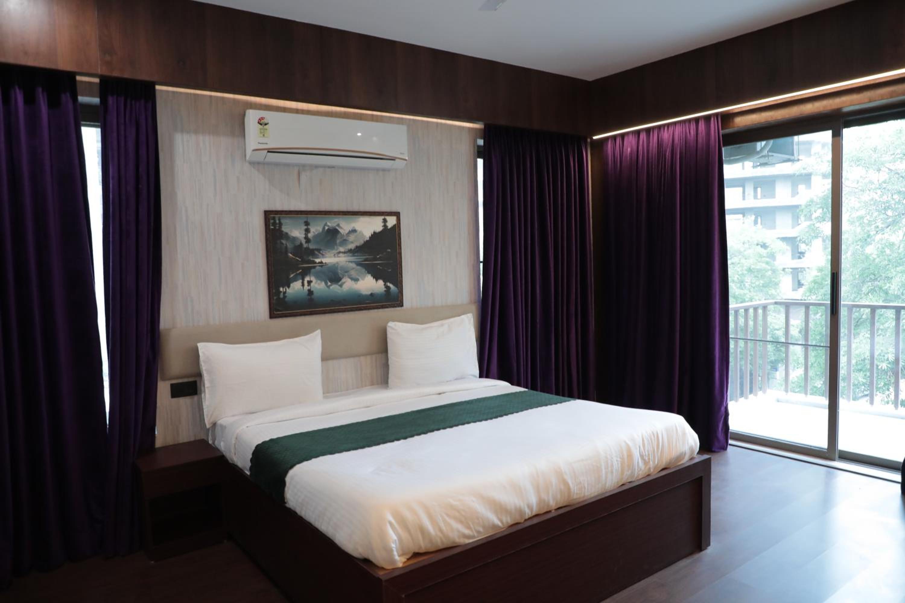 King Room With Balcony