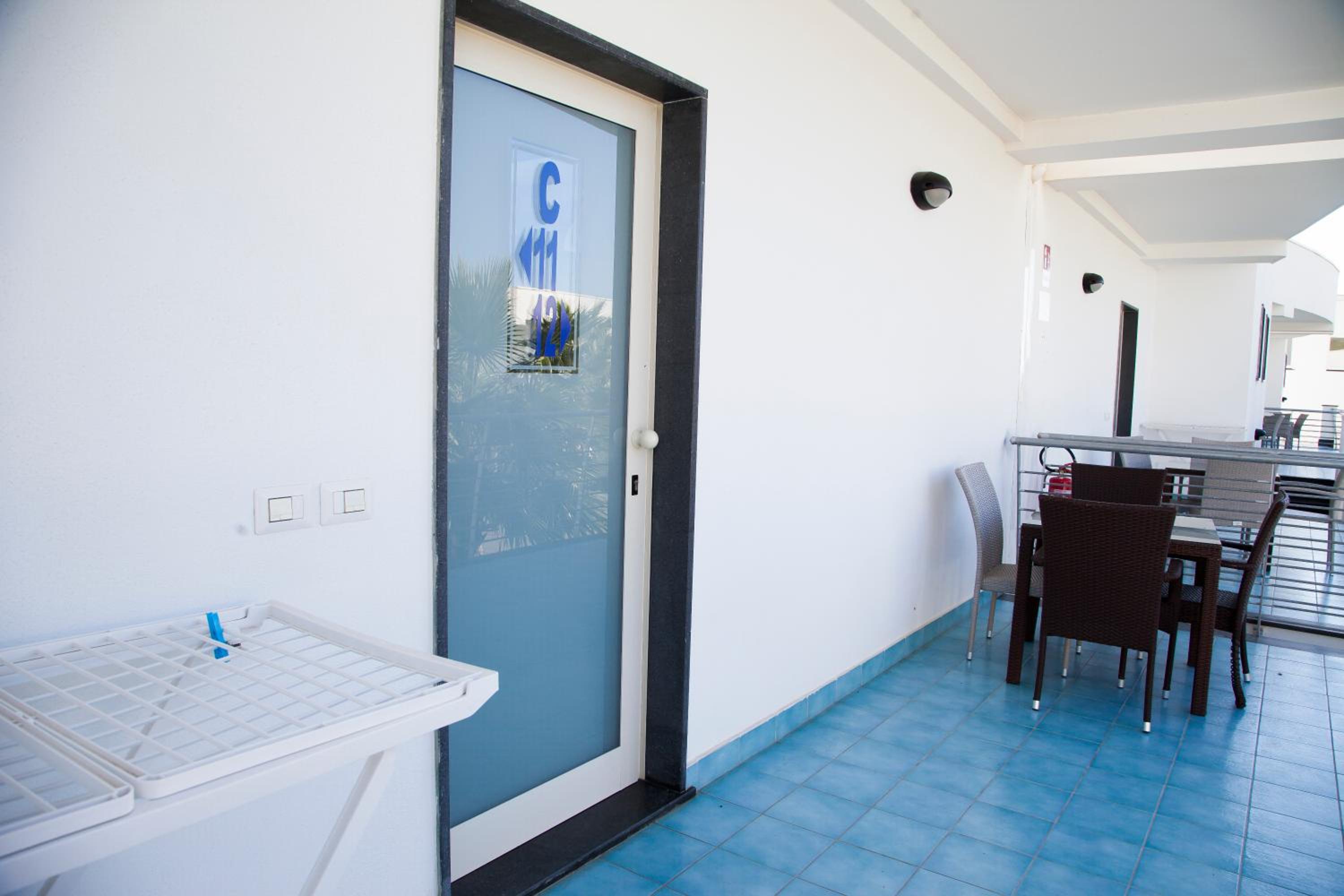 Deluxe Double Room with Balcony and Sea View photo 2