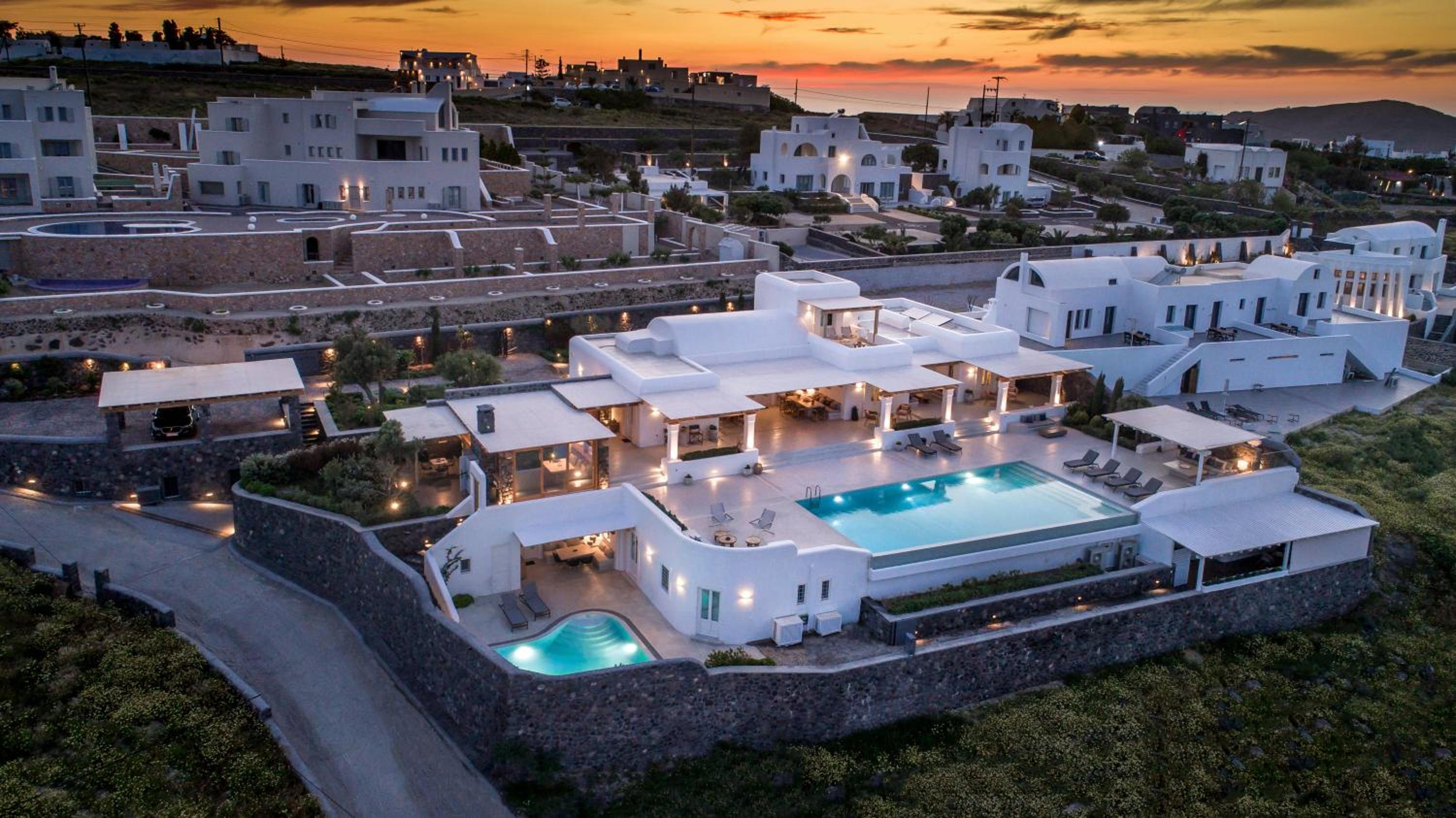 Villa photo 2