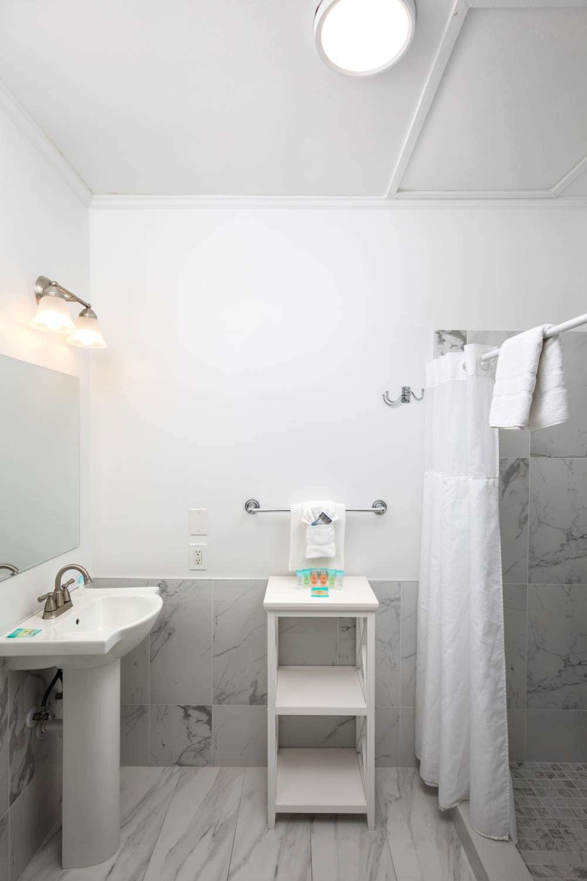 Superior King Room - Photo 7