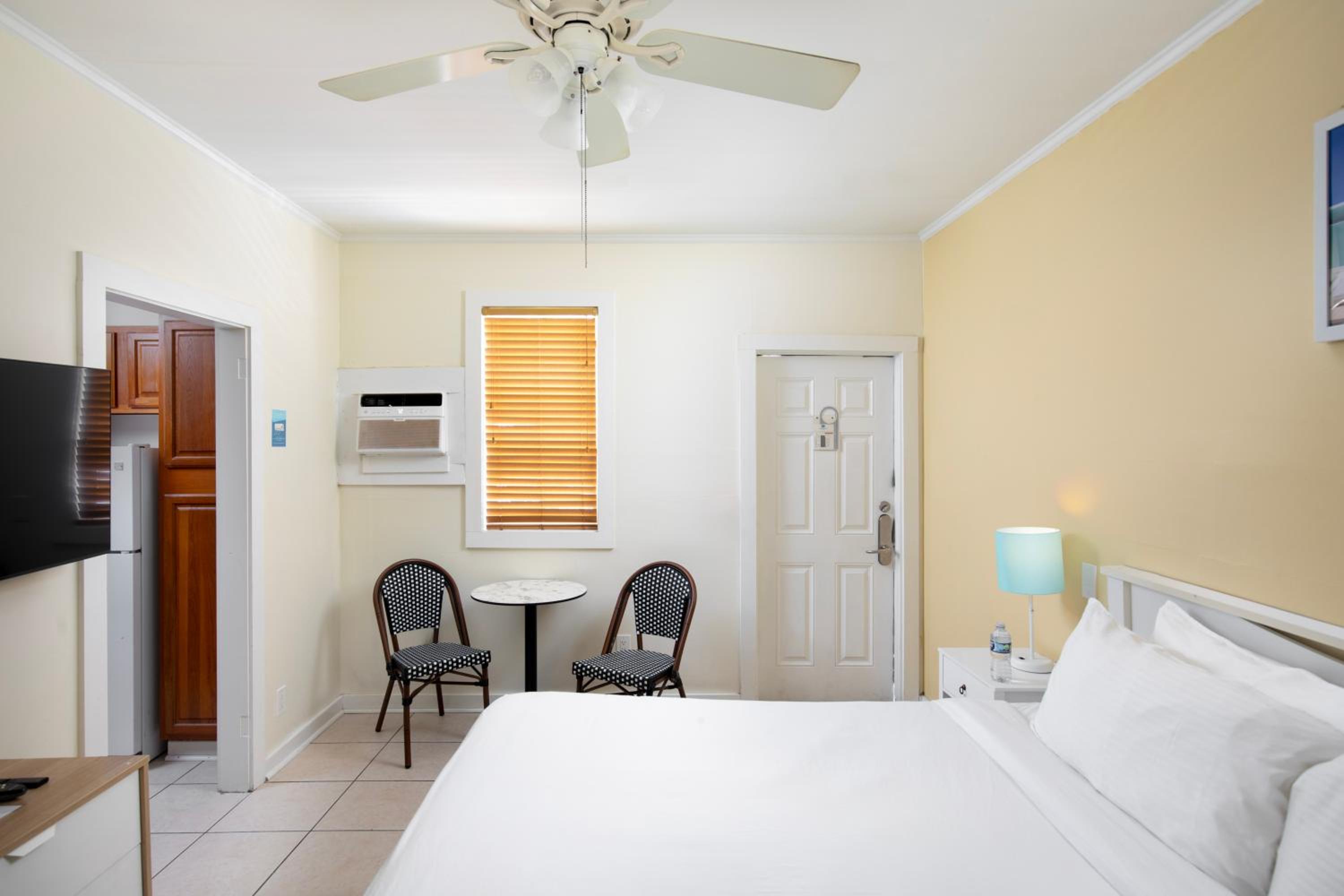 Superior King Room - Photo 5