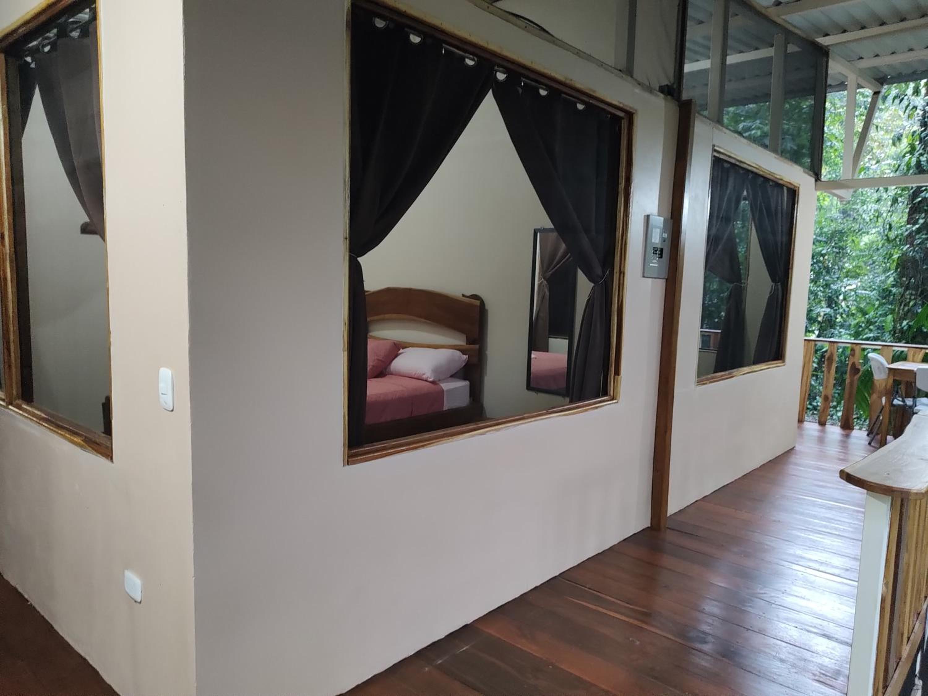 Queen Room with Shared Bathroom photo 1