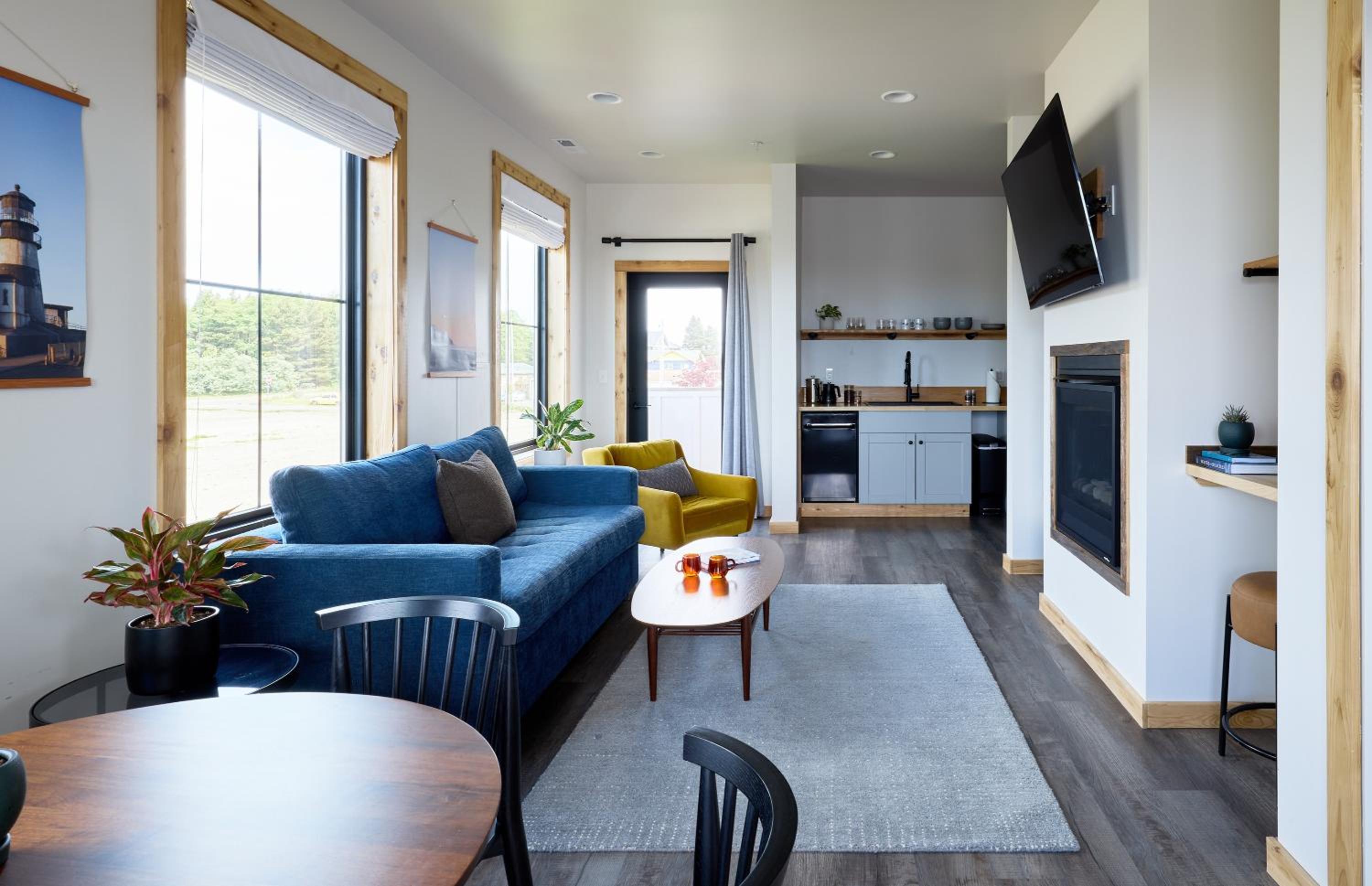 Deluxe King Suite photo 1