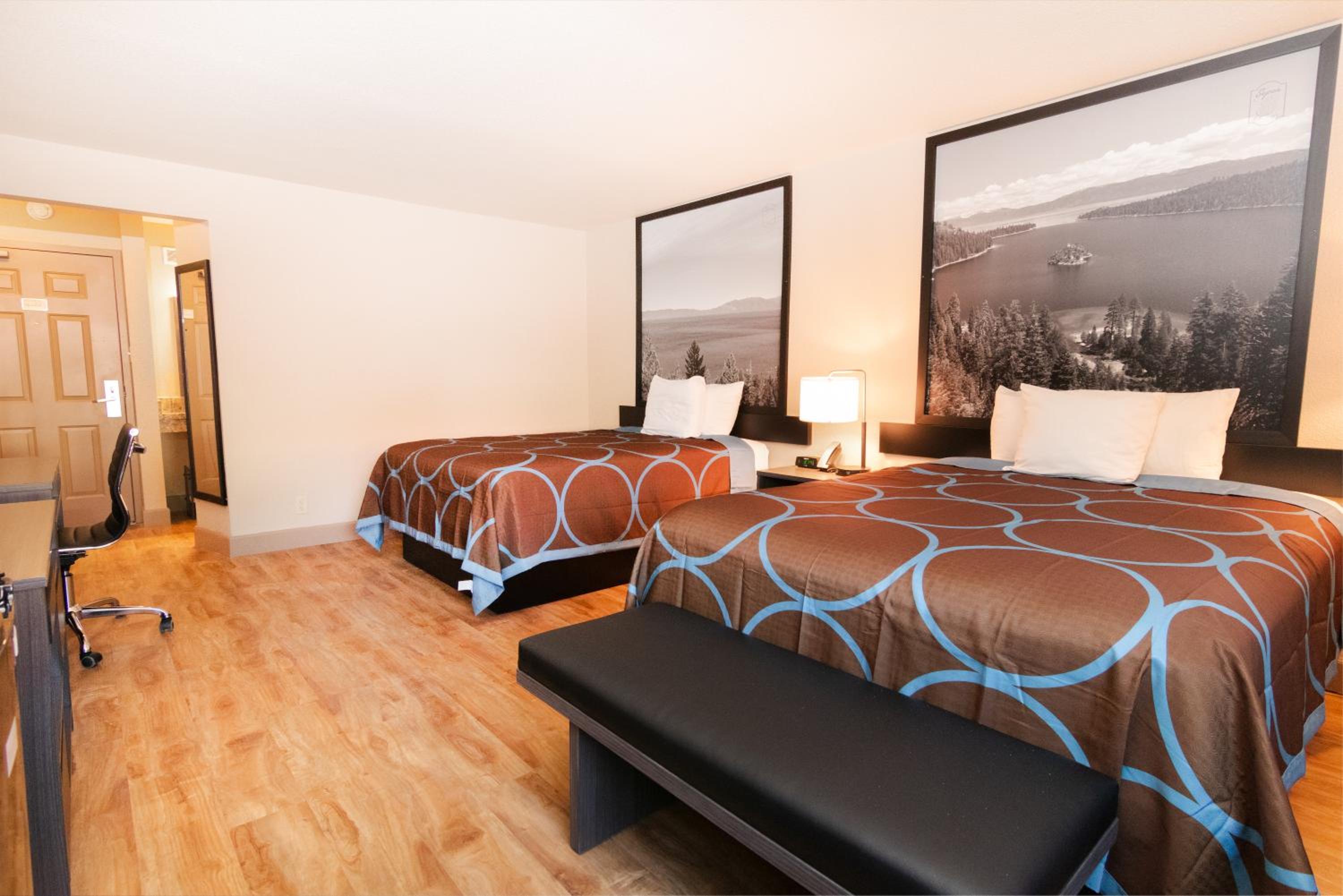 Deluxe Queen Room - Disability Access- Non-Smoking photo 2