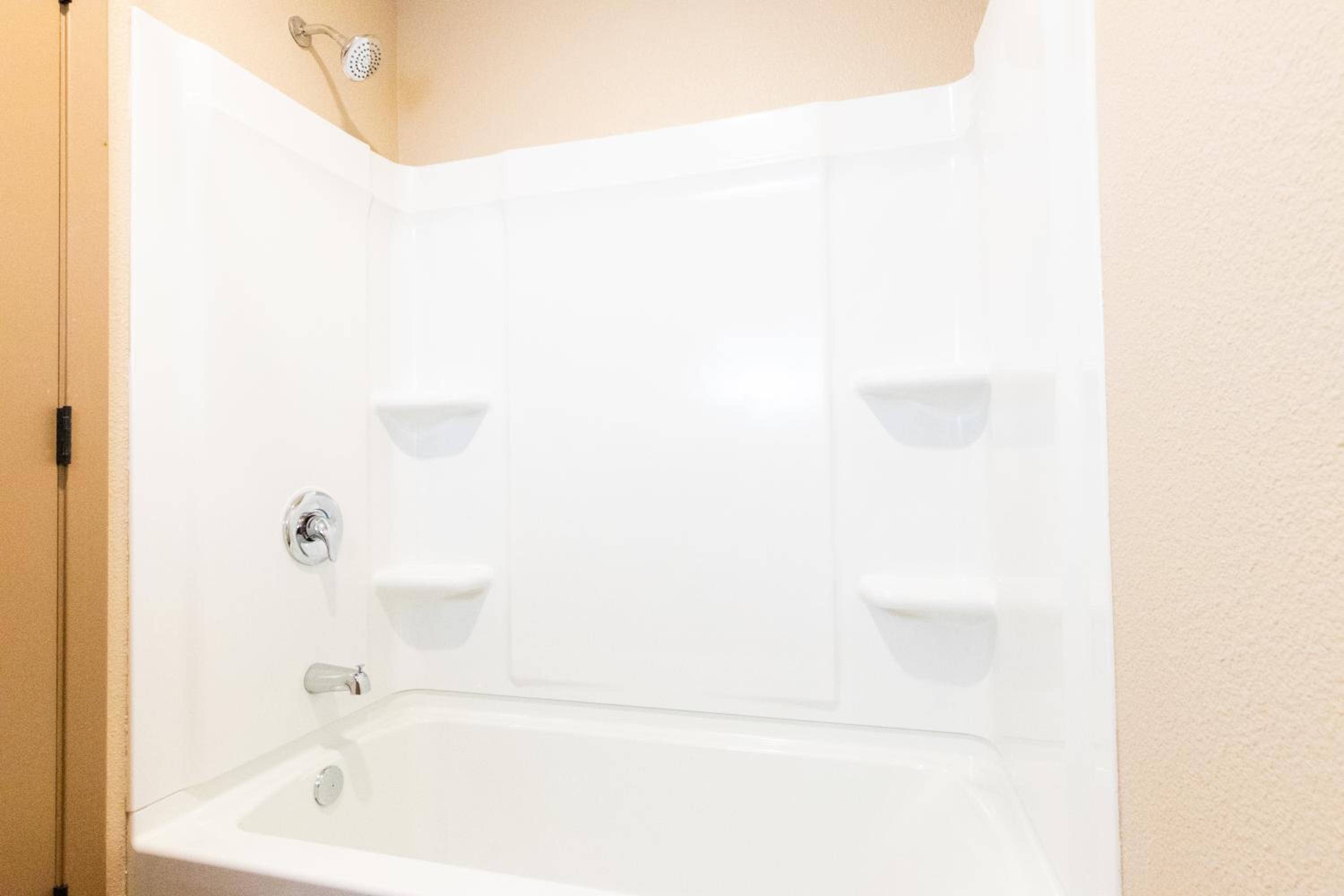 Deluxe Queen Room - Disability Access- Non-Smoking photo 3
