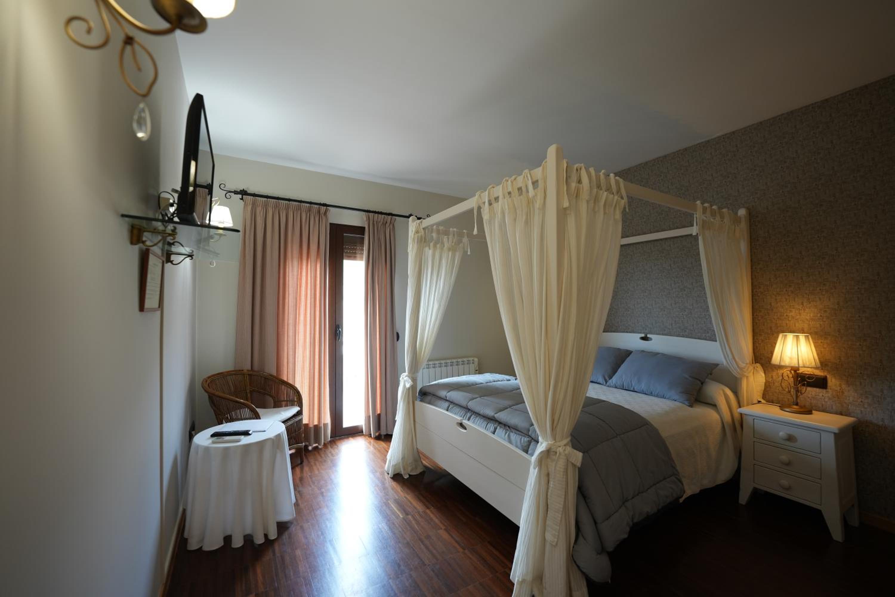 Habitación Doble con Bañera de Hidromasaje