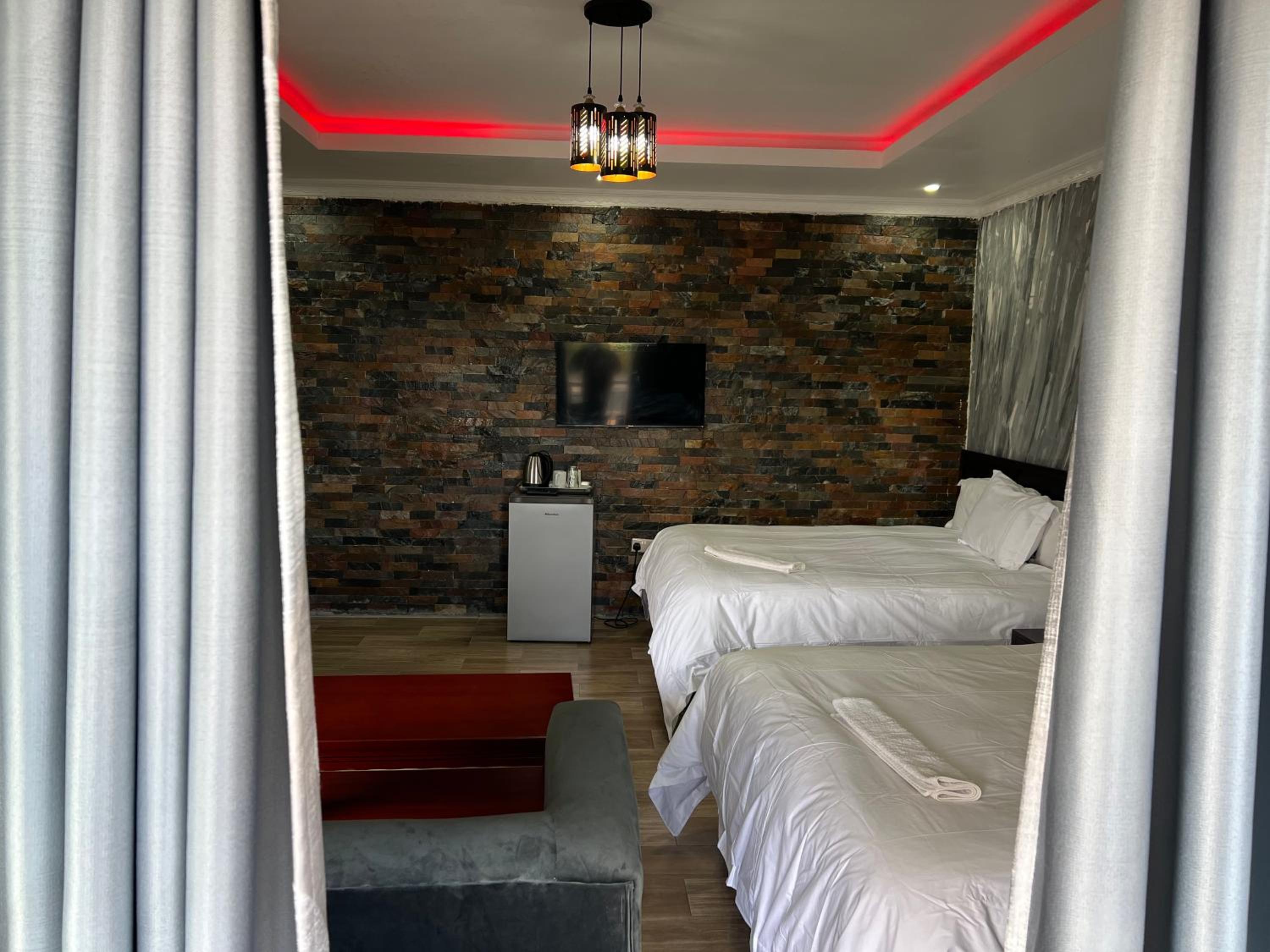 Double or Twin Room photo 3