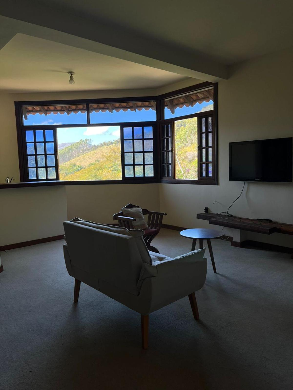 Six-Bedroom House photo 1