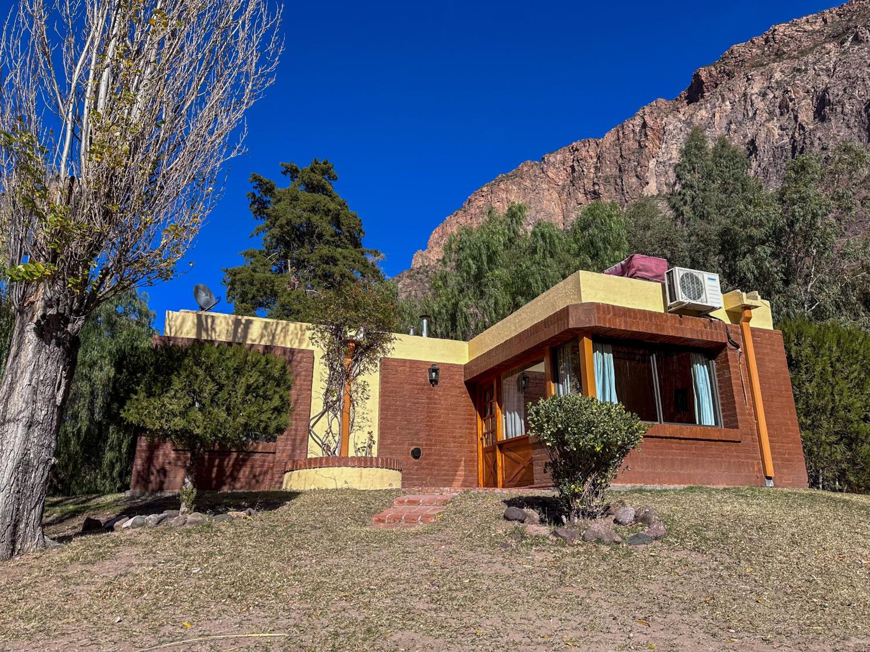 Deluxe Bungalow photo 2