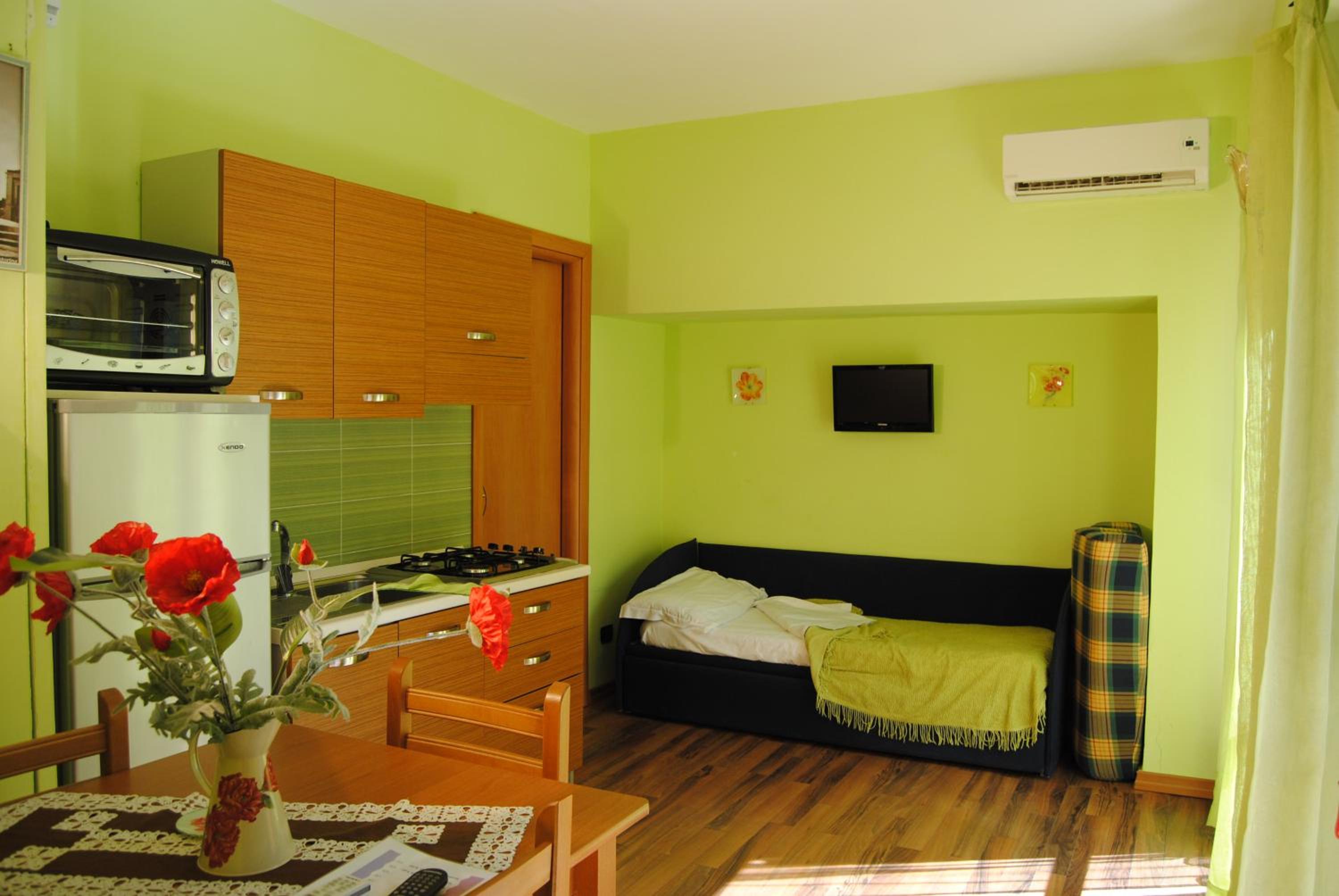 Deluxe One-Bedroom Apartment (3 Adults) photo 1