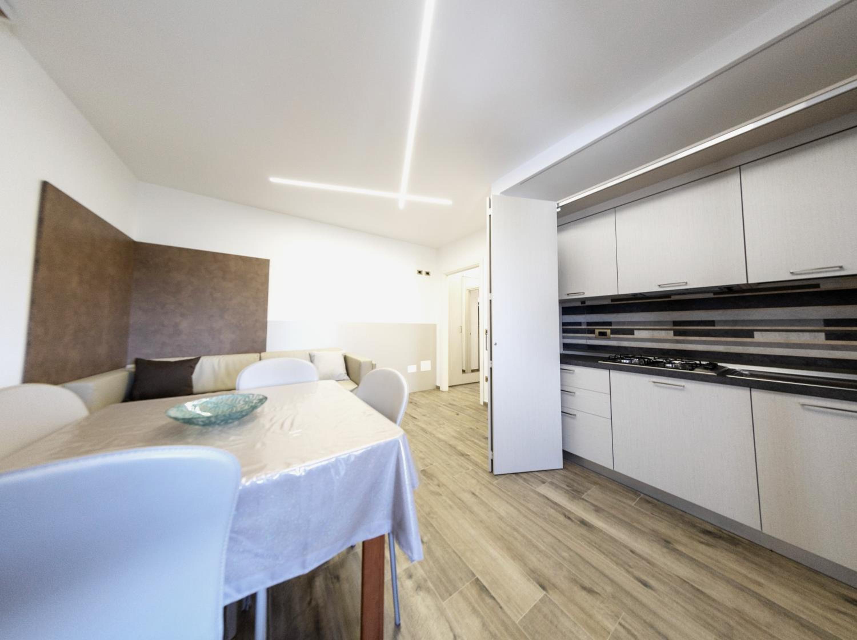 Apartment with Lake View - Photo 3