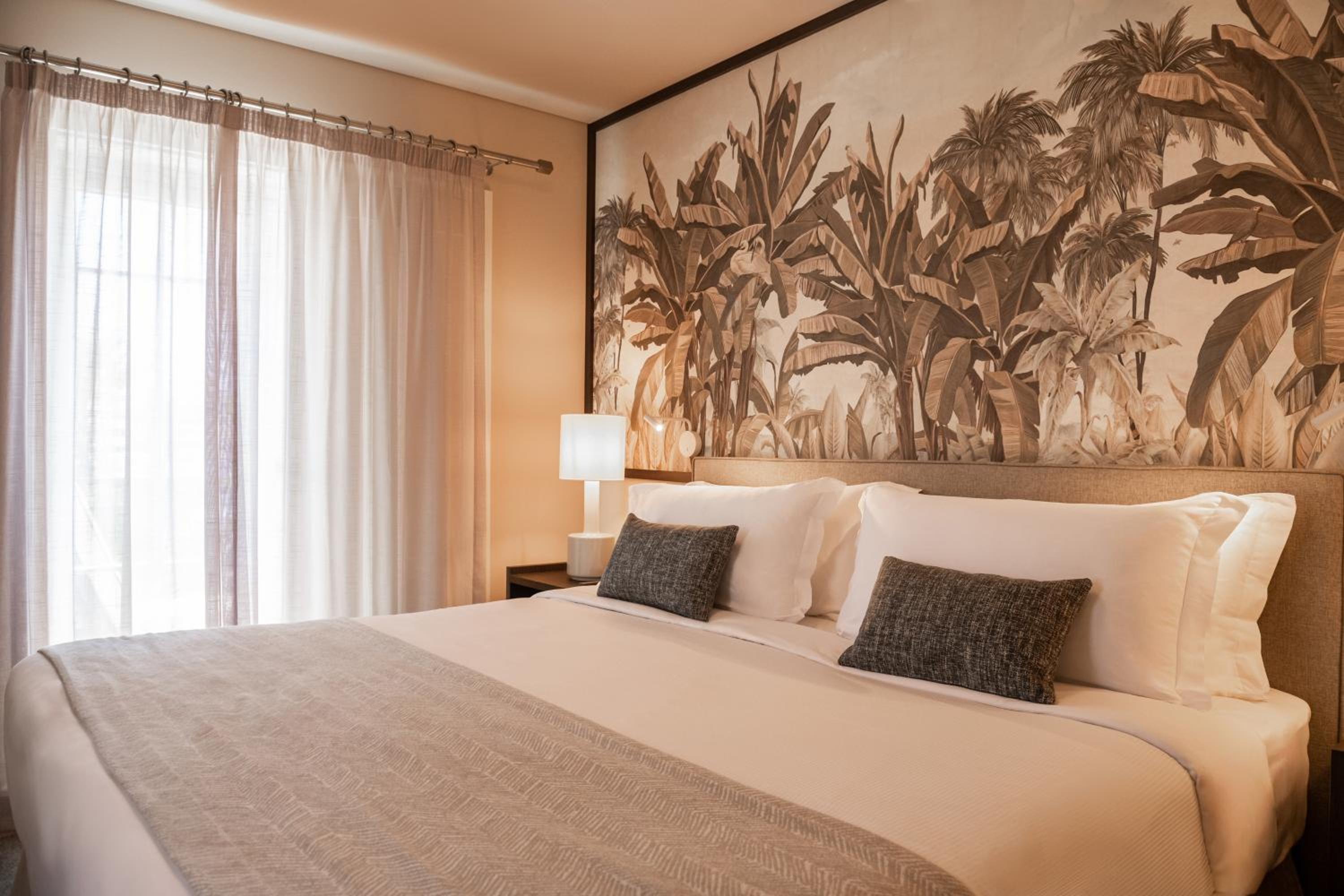 Elite Tropical One Bedroom Residence - Photo 2