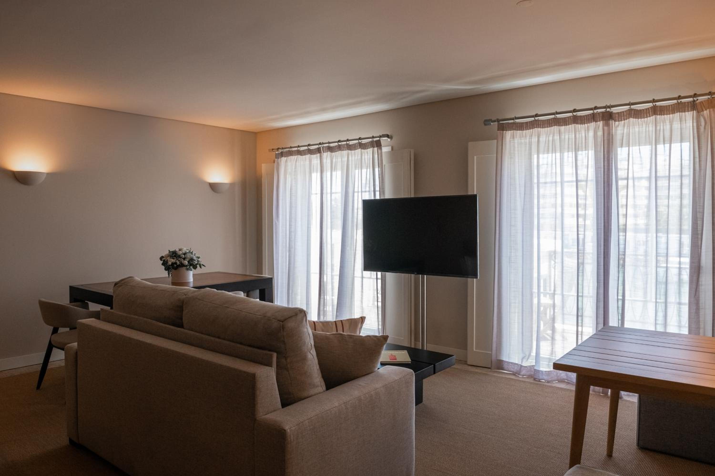 Elite Sapphire One Bedroom Residence - Photo 4