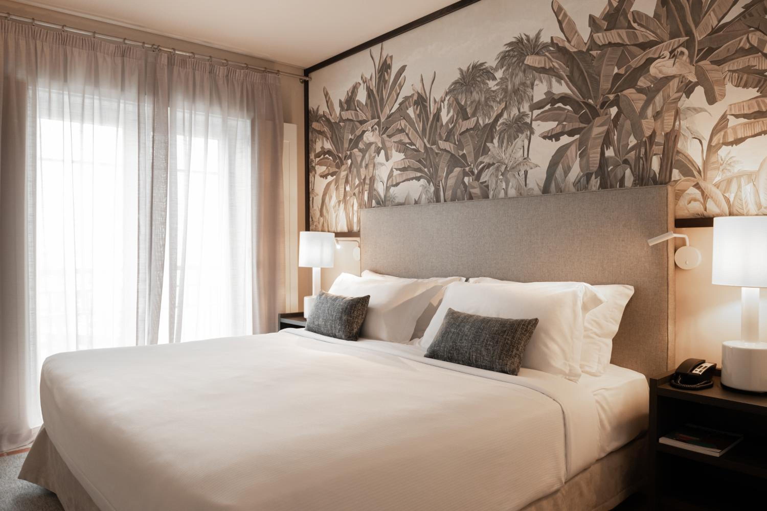 Elite Sapphire One Bedroom Residence - Photo 2