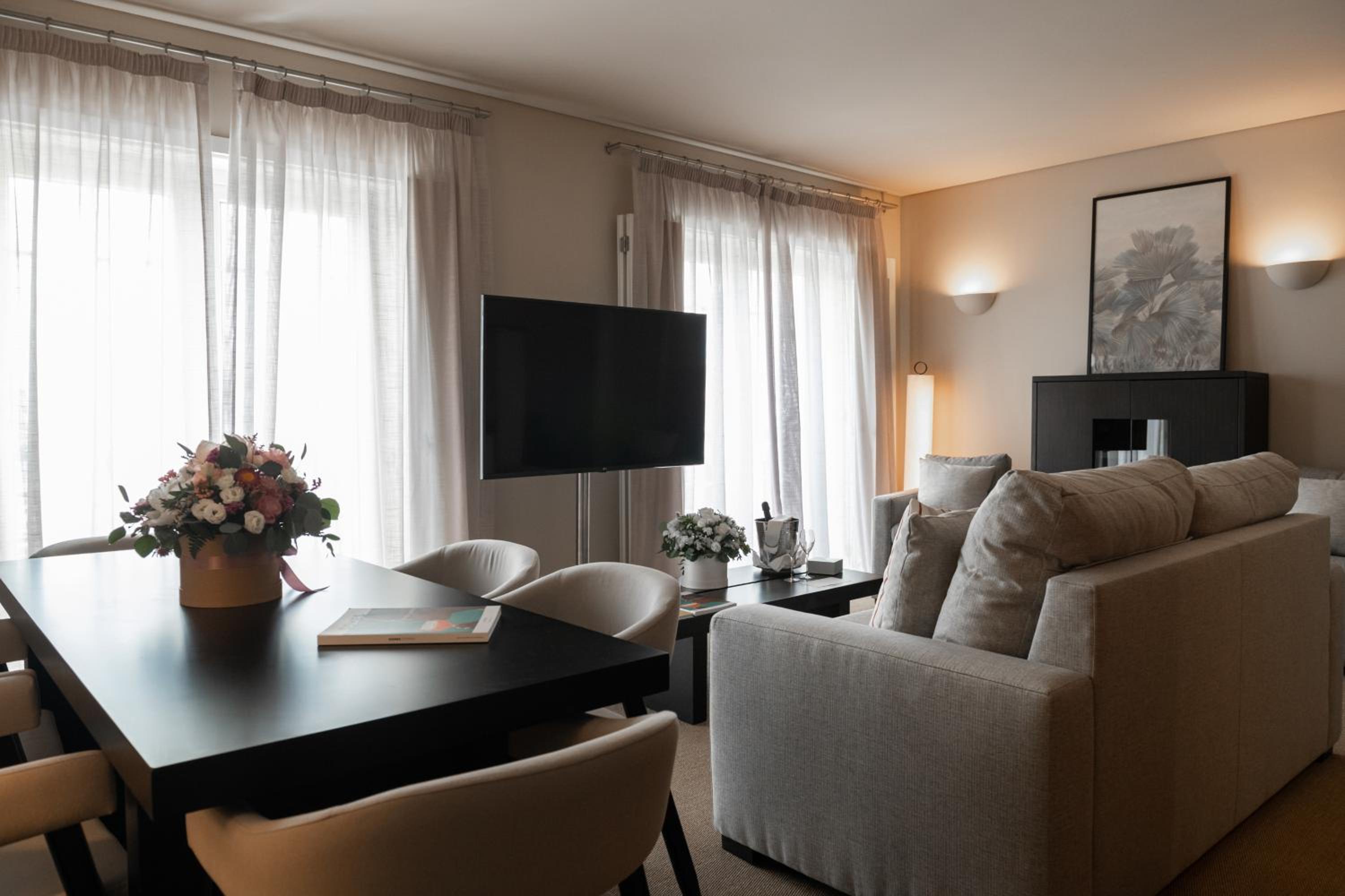 Elite Sapphire One Bedroom Residence - Photo 1