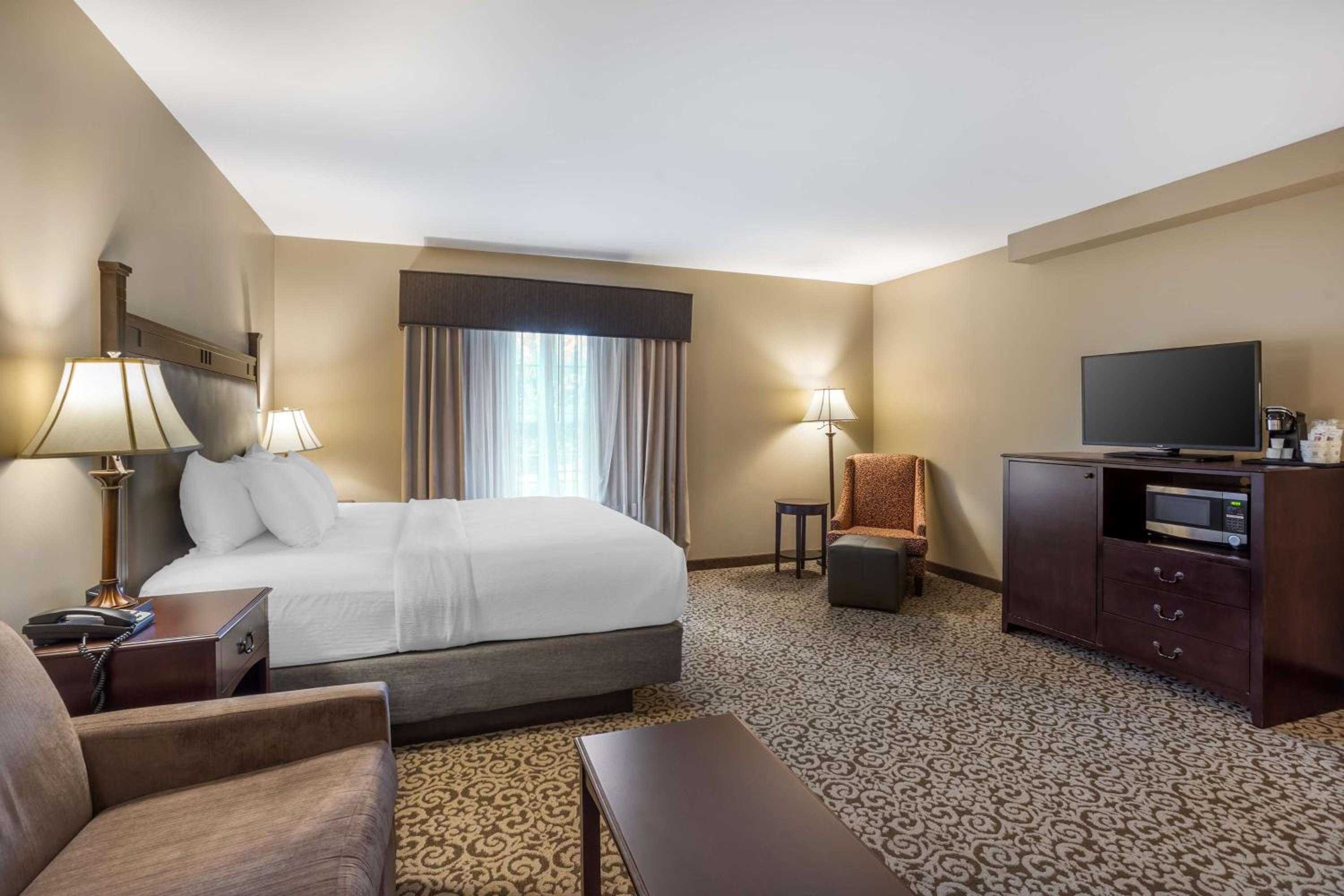 Two-Room King Suite with Sofa Bed, Spa Bath and Patio - Non-Smoking