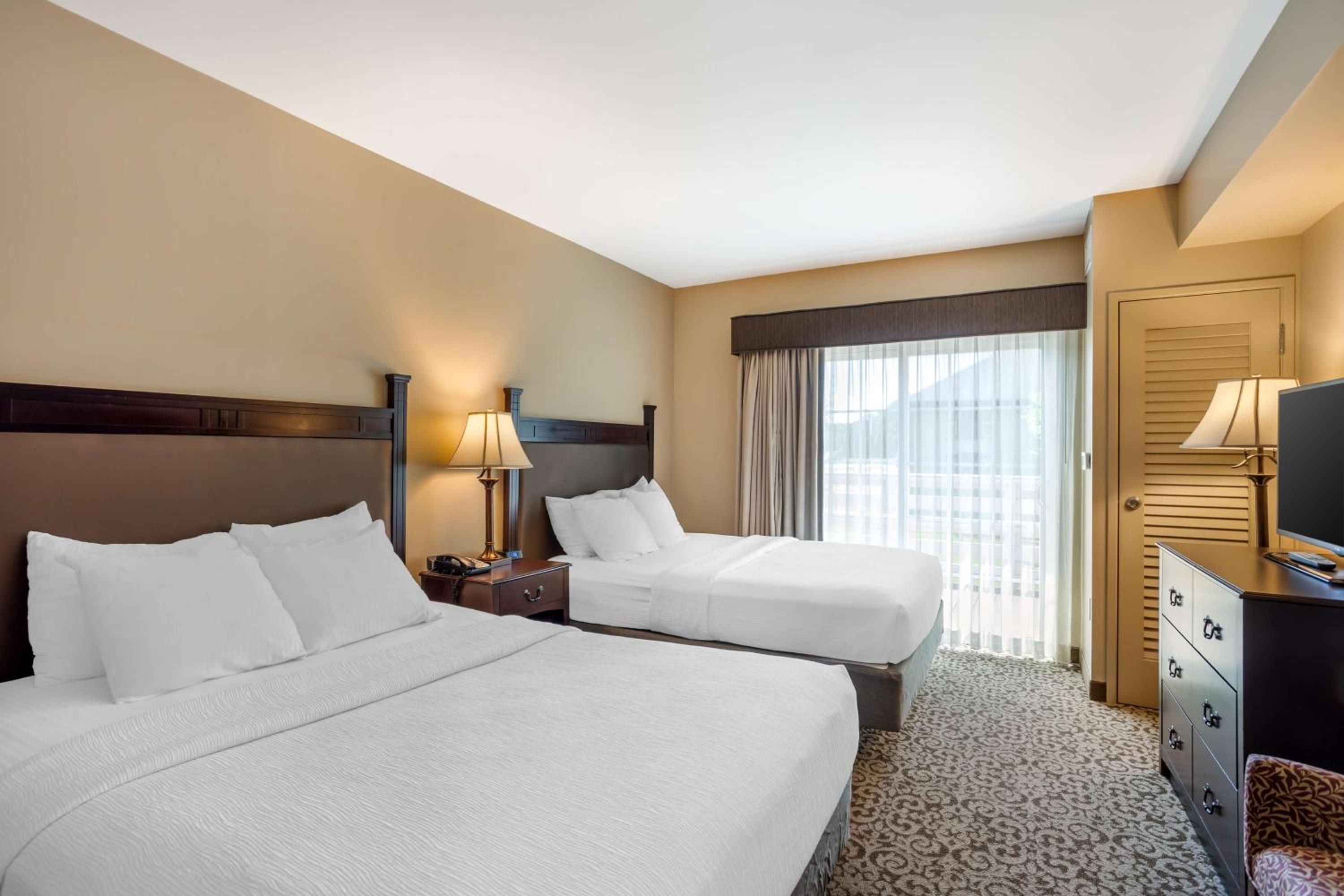 Queen Suite with Three Queen Beds, Roll-In Shower and Sofa Bed - Disability/Patio/Non-Smoking photo 1