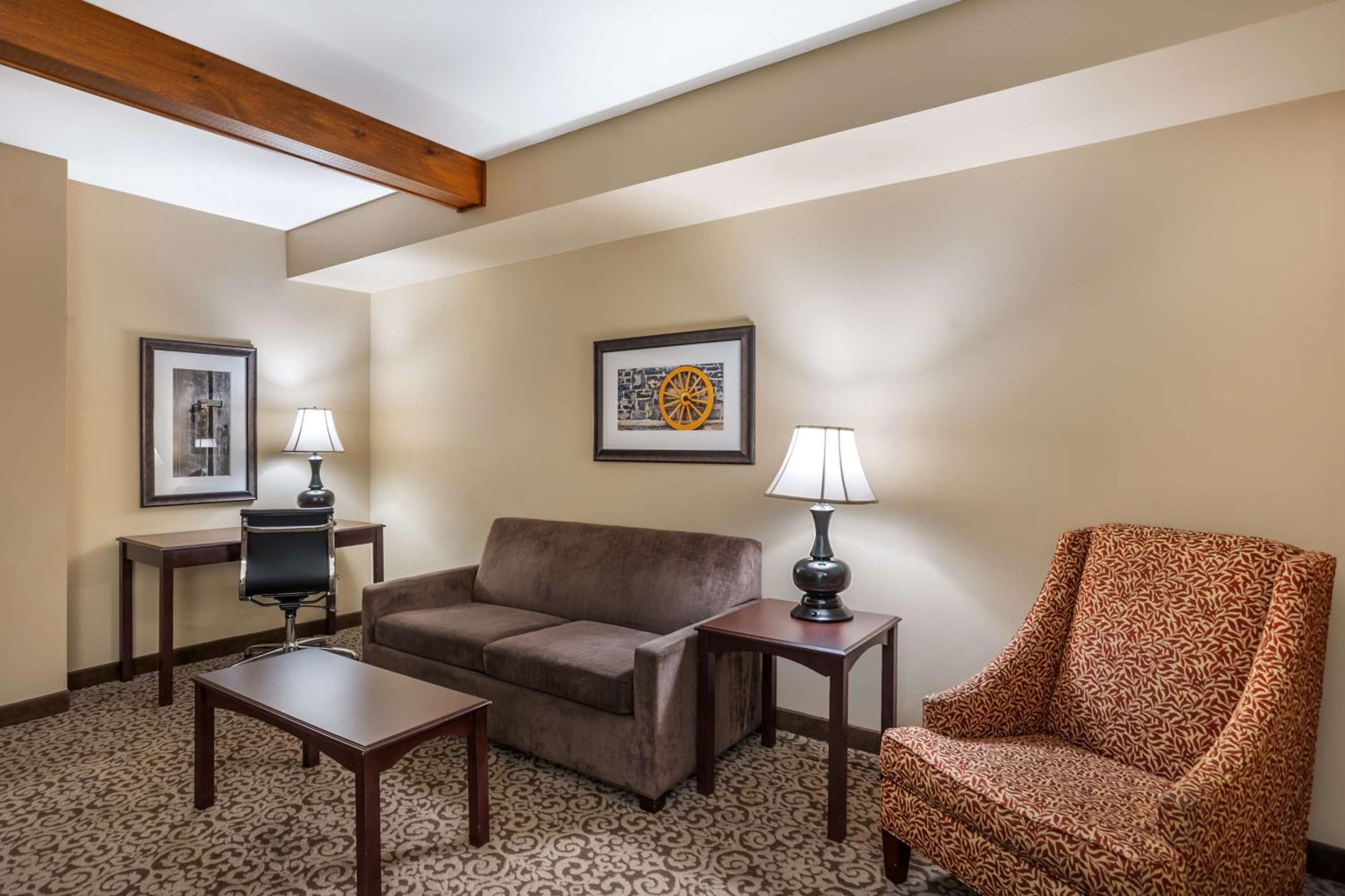 Queen Room with Two Queen Beds and Sofa Bed photo 1