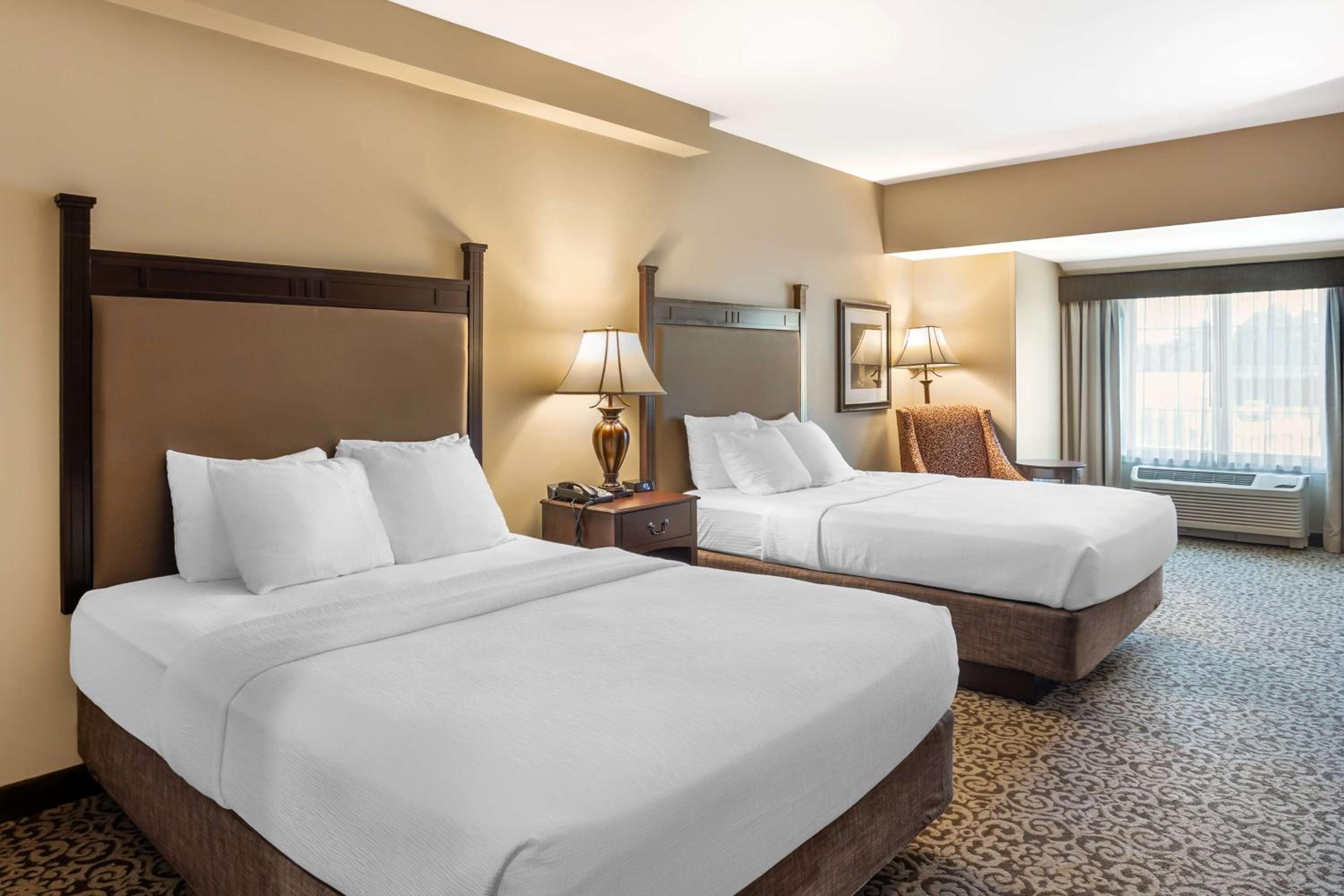 Queen Suite with Two Queen Beds and Sofa Bed - Mobility Accessible/Non-Smoking photo 1