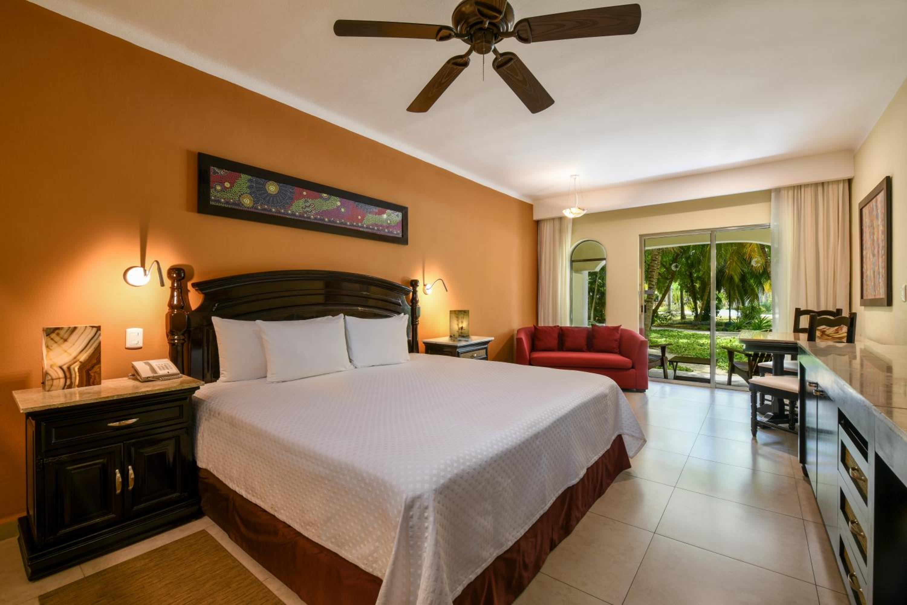 BeachFront Swim Up Junior Suite