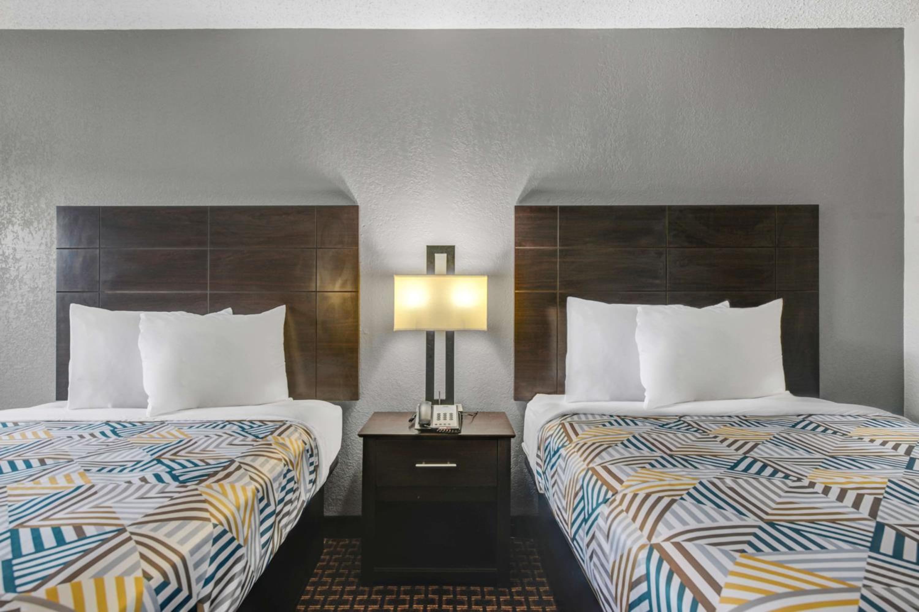 Double Room - Non-Smoking  - Photo 4