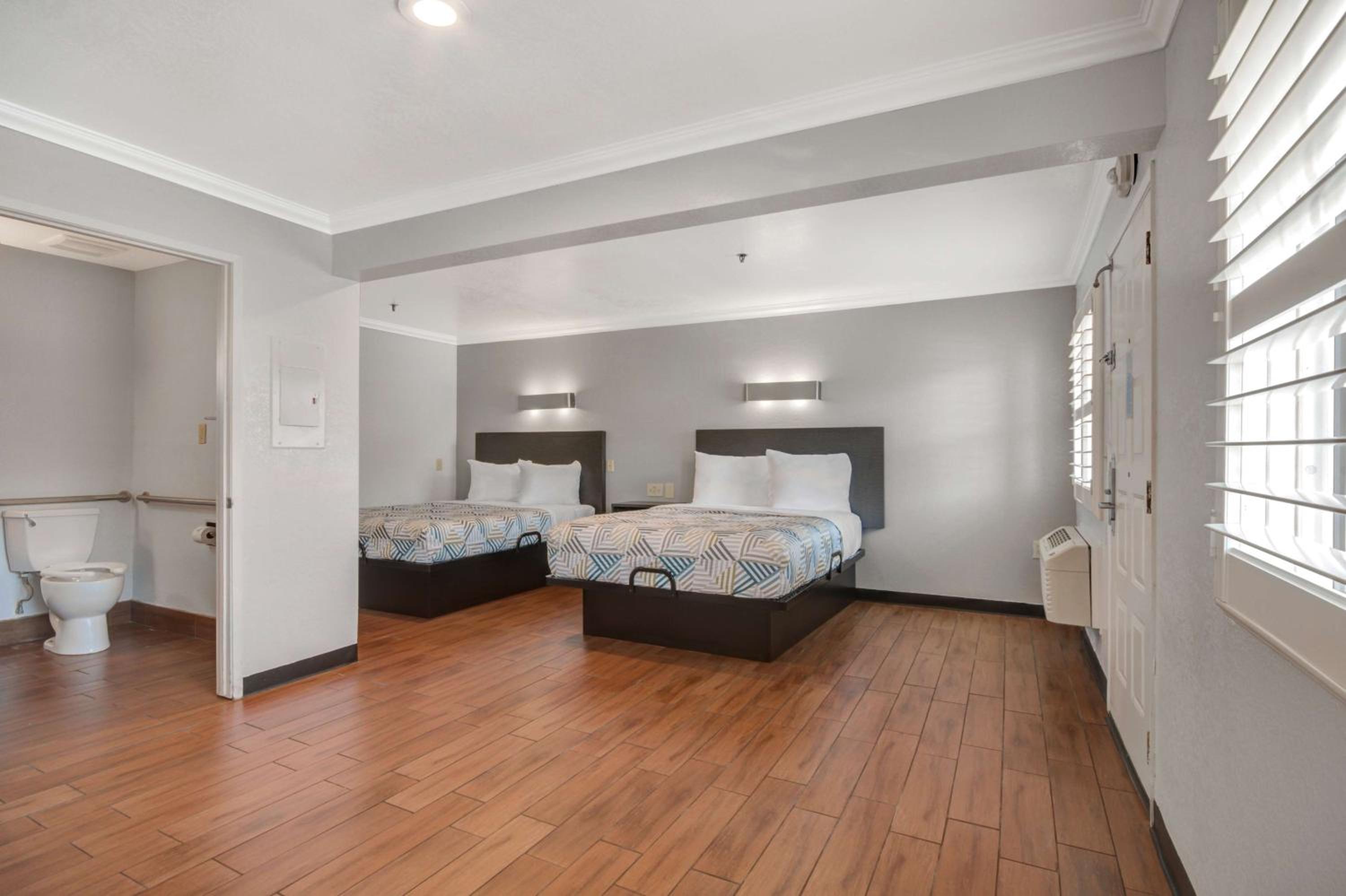 Queen Room with Two Queen Beds - Disability Access - Non-Smoking