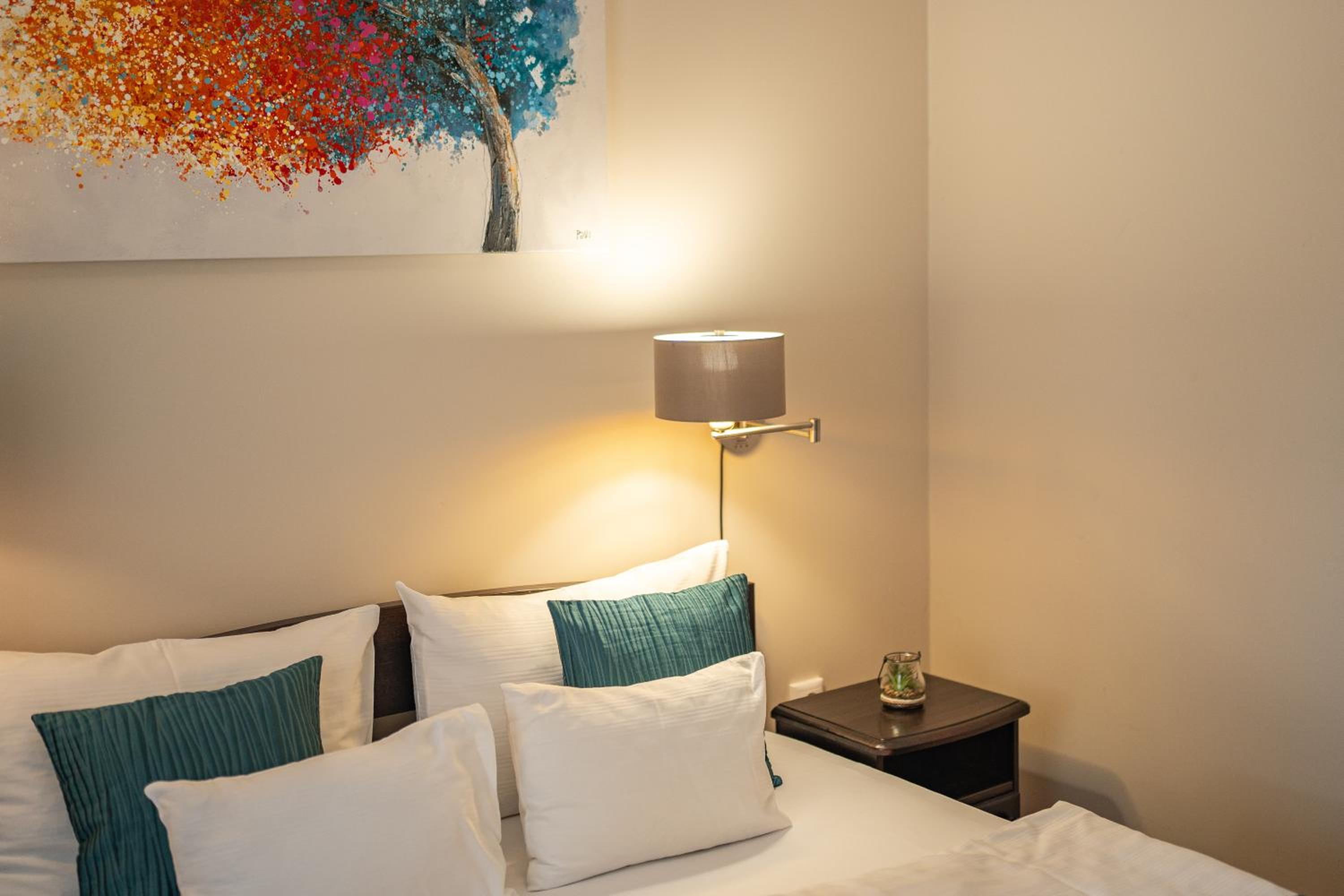 One-Bedroom Apartment - Photo 2