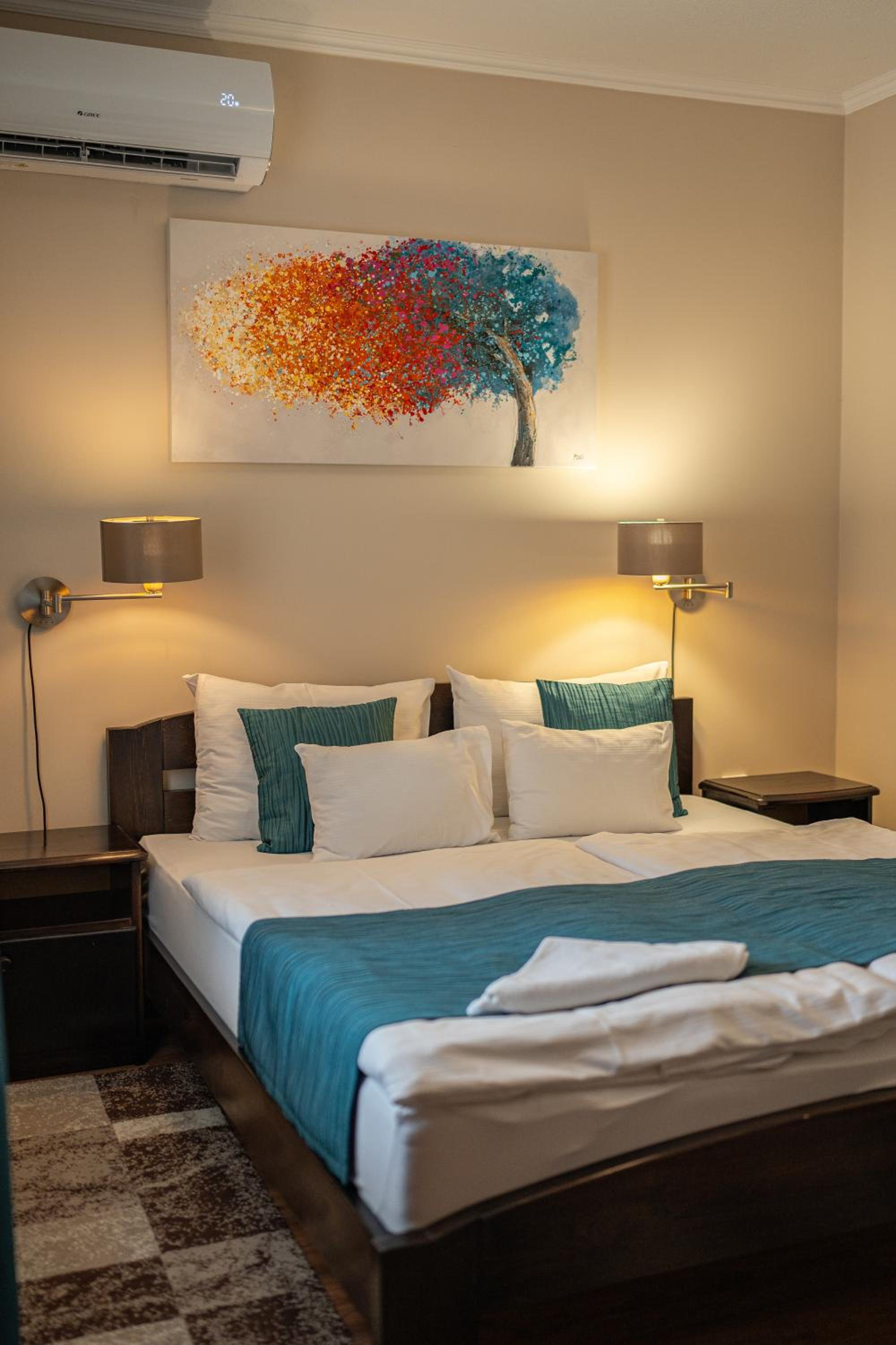 One-Bedroom Apartment - Photo 1