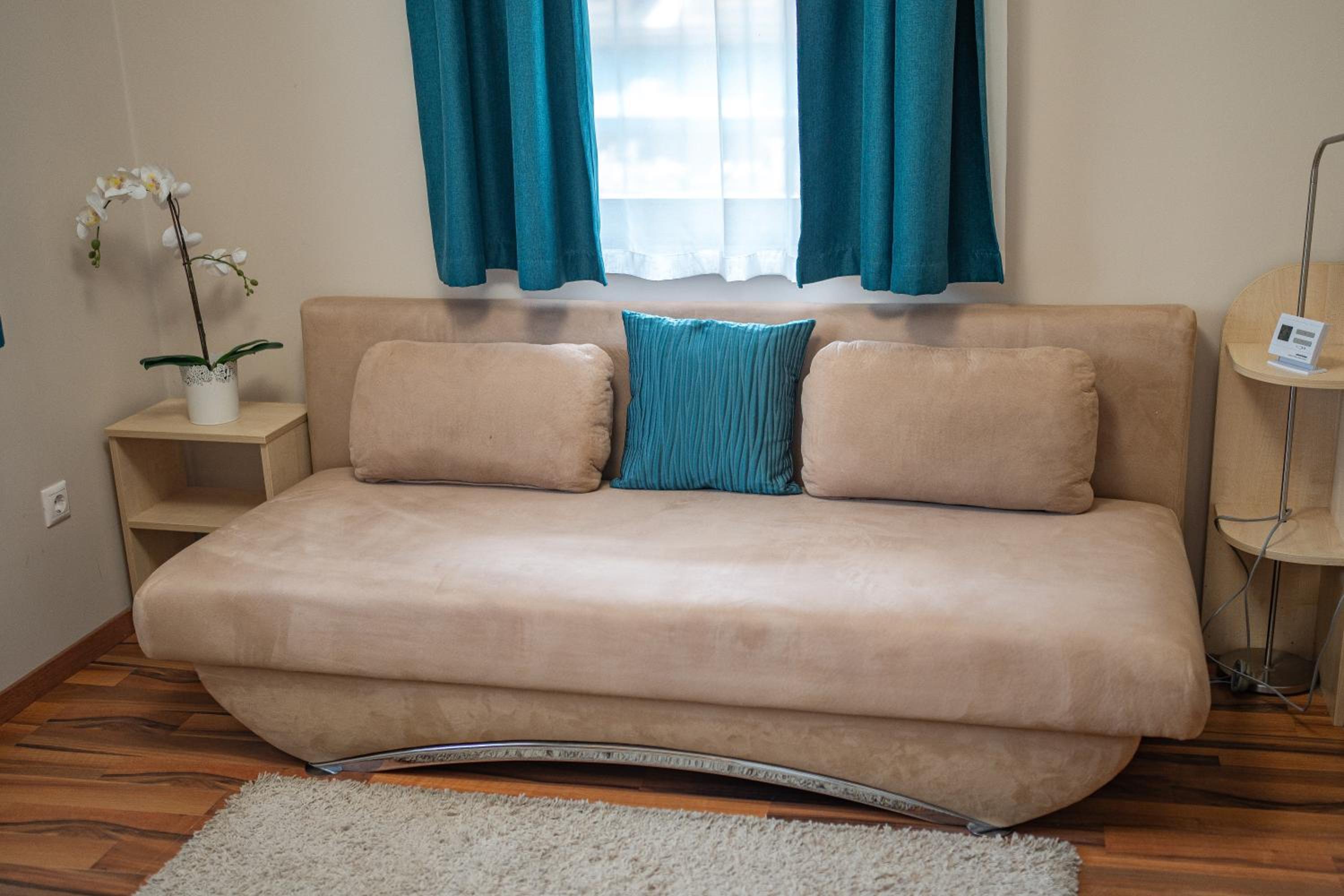 One-Bedroom Apartment - Photo 5