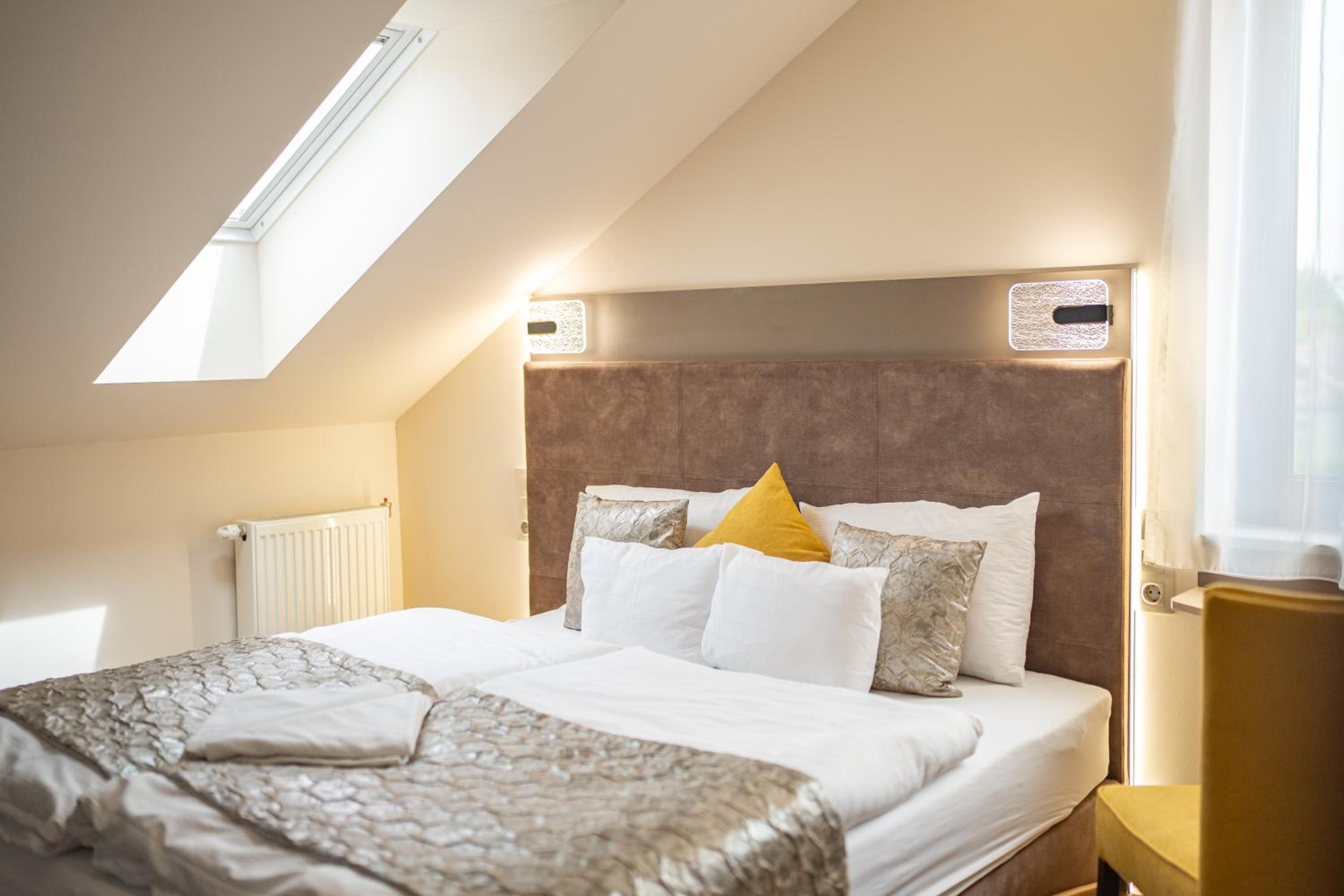 Standard Double or Twin Room - Photo 14
