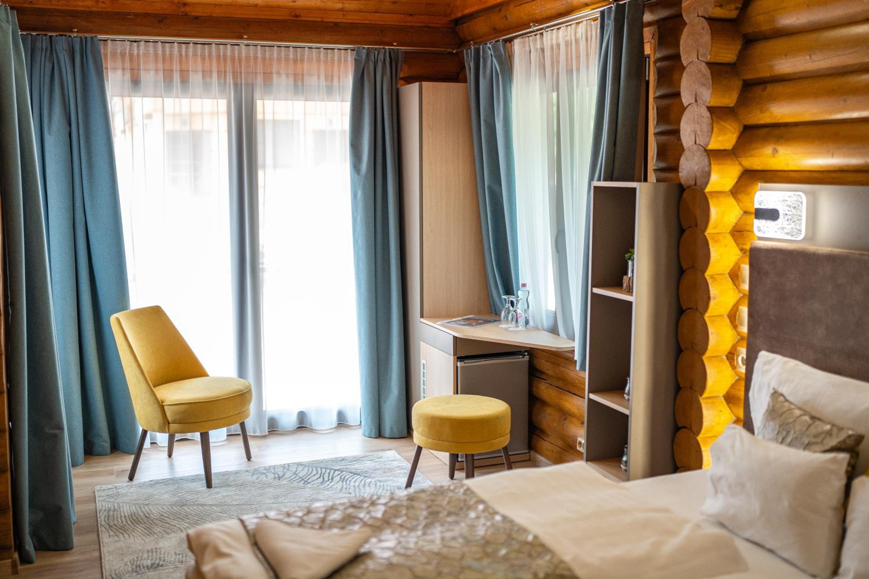 Standard Double or Twin Room - Photo 16