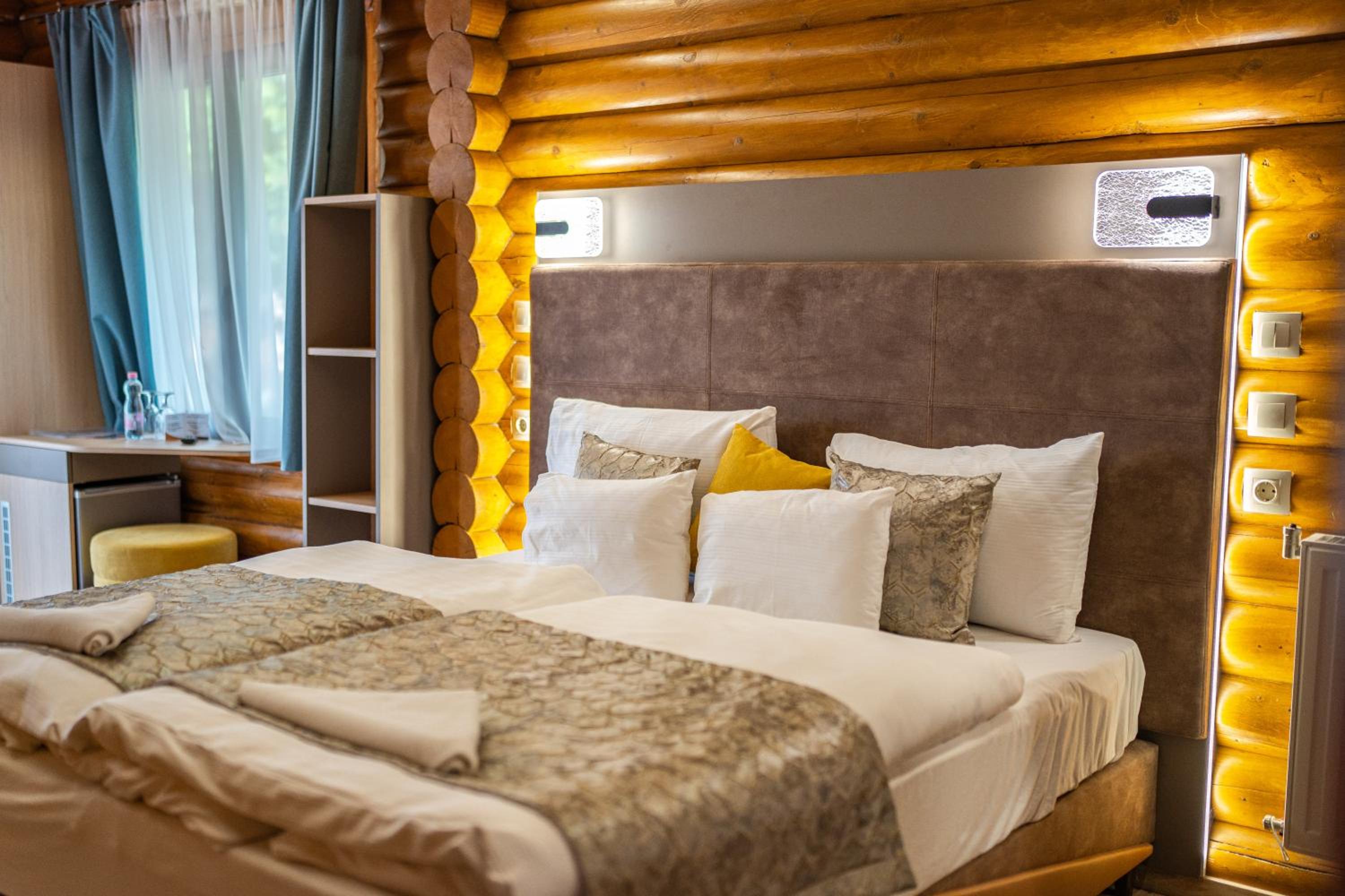 Standard Double or Twin Room - Photo 3