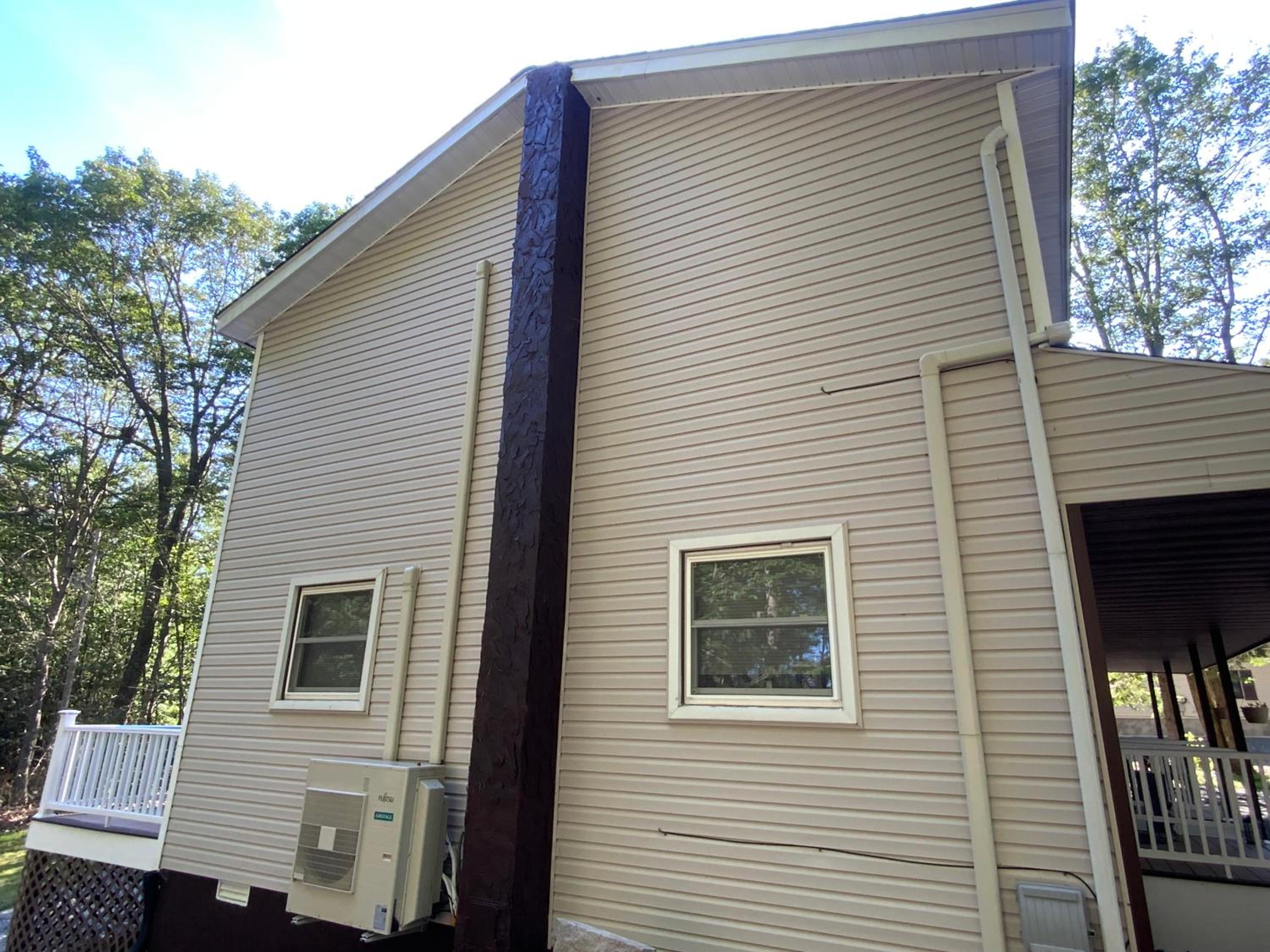 Three-Bedroom House photo 2