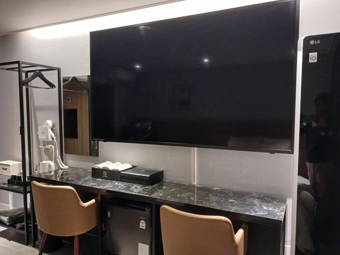 Suite - Photo 7