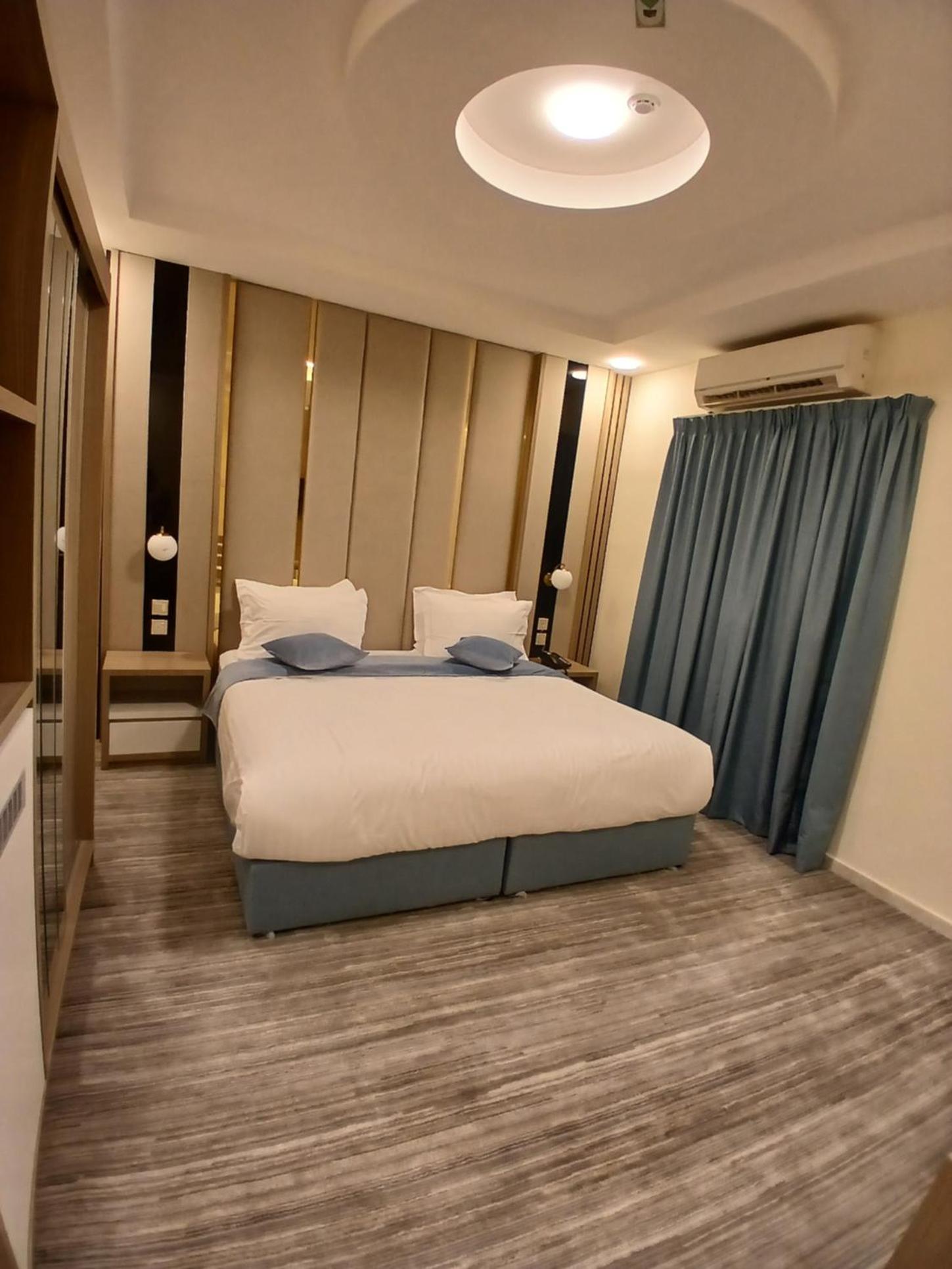 Deluxe Room (2 Adults + 1 Child)