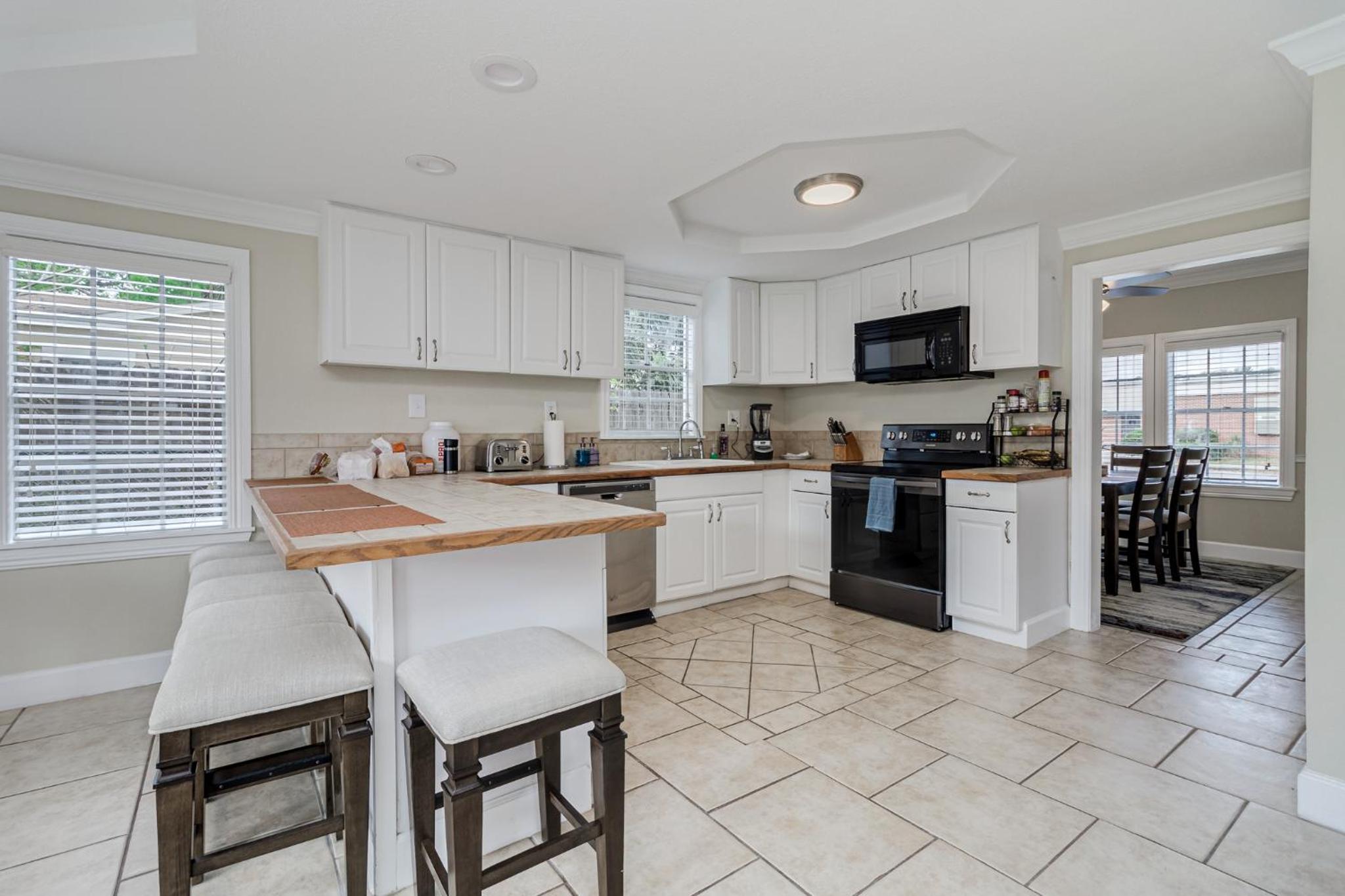 Three-Bedroom House photo 2