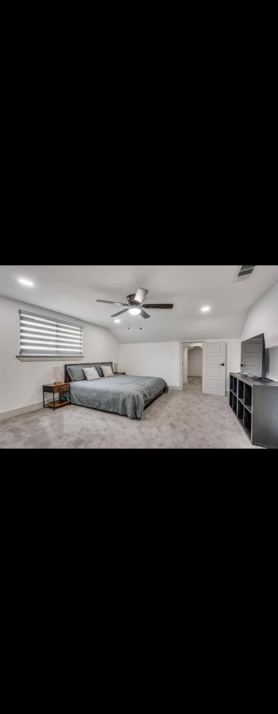 Five-Bedroom House photo 1