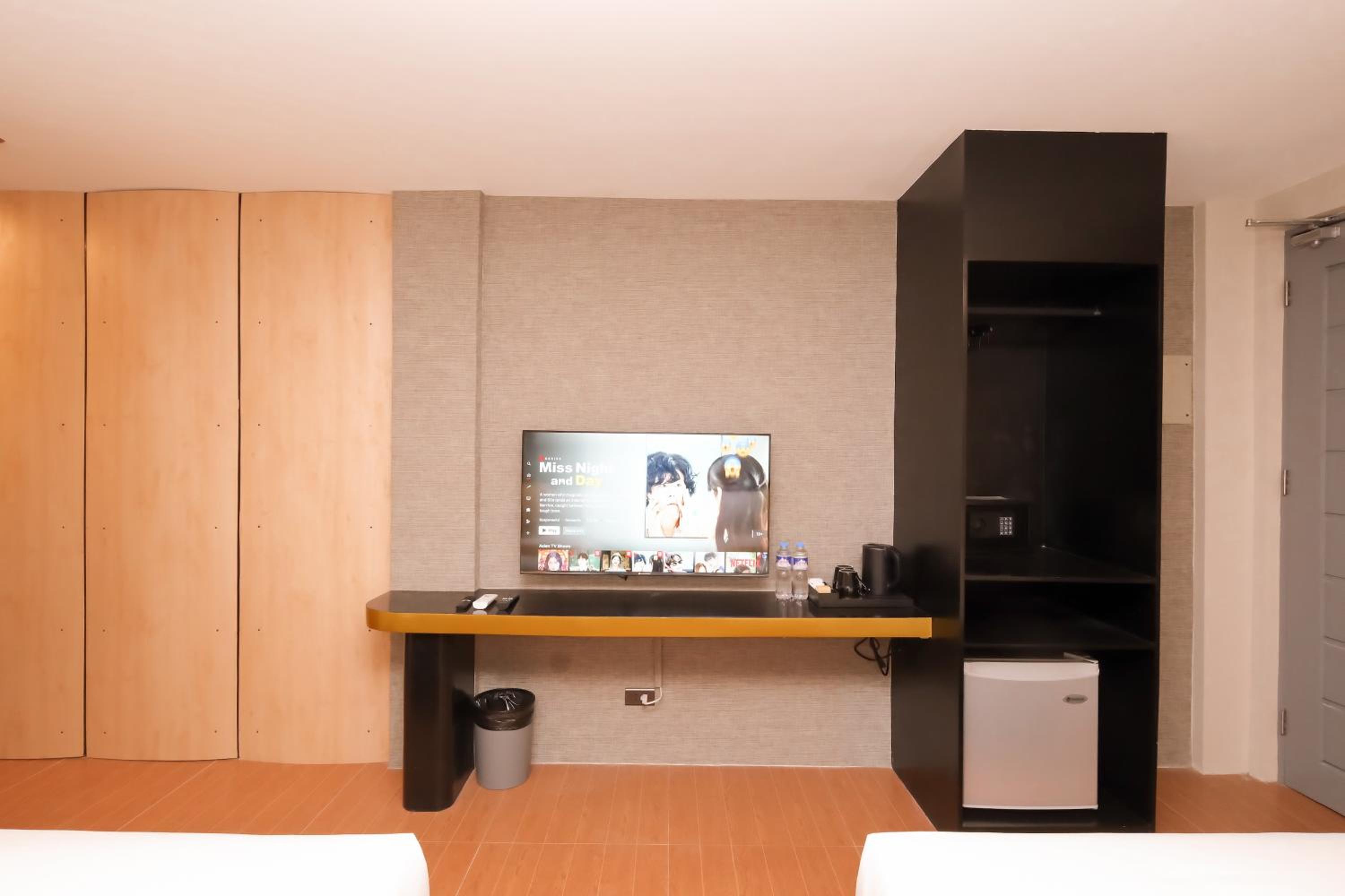 Family Room - Photo 3