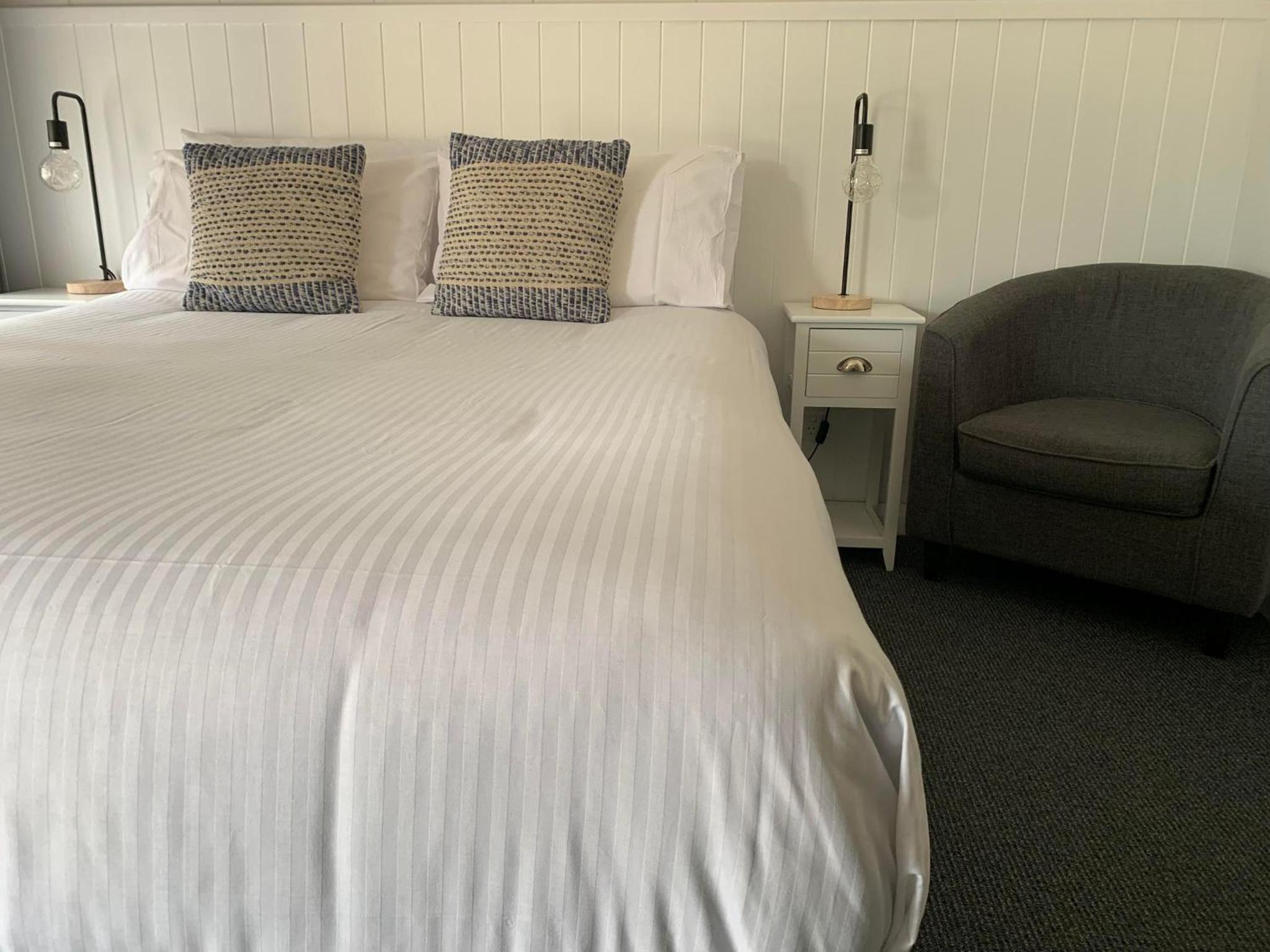 Standard Queen Room - Photo 7