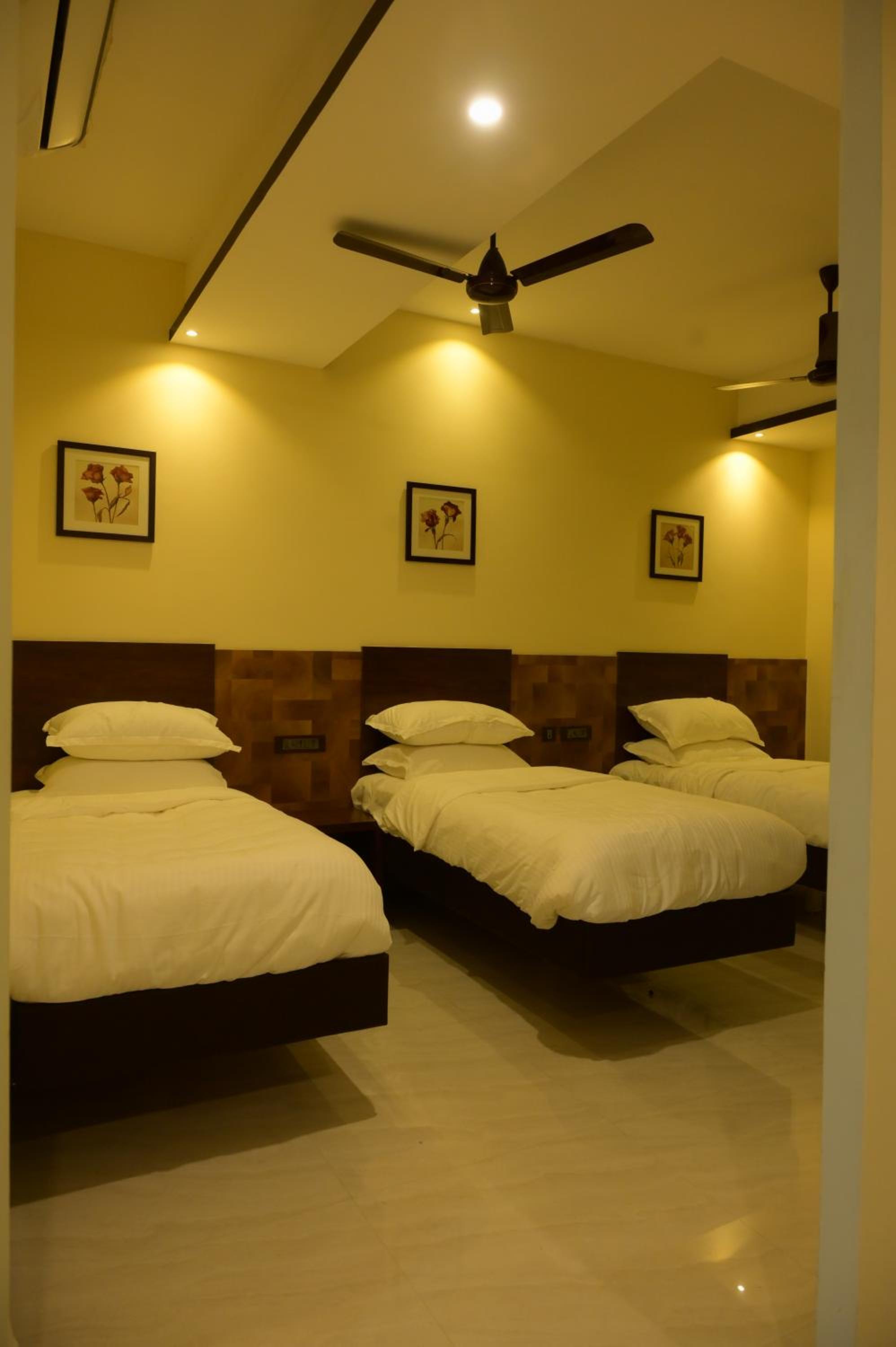 Luxury Triple Room photo 2